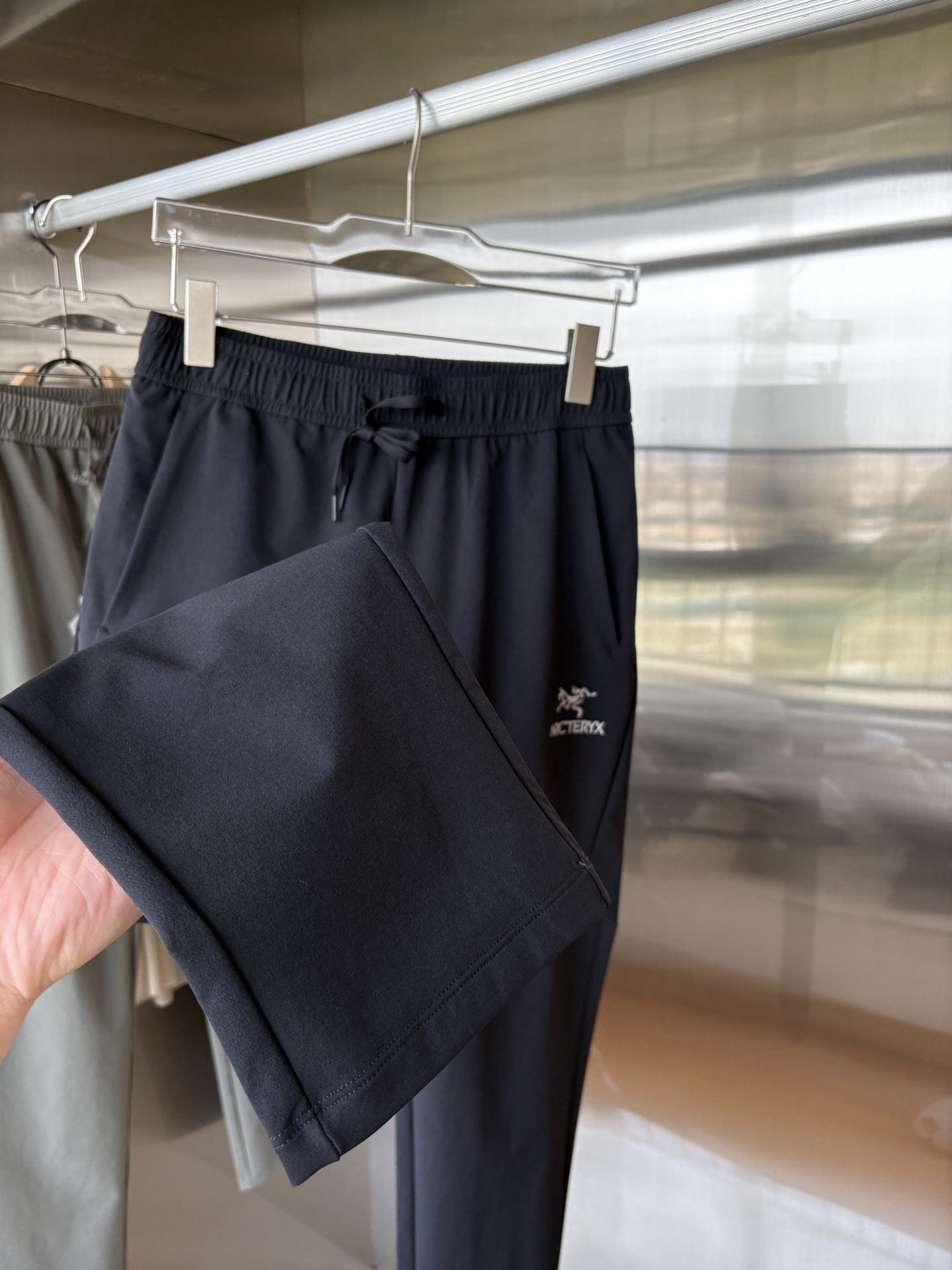 始祖2025夏季新款 秋冬休闲裤，专柜定制面料 透气舒适度高，细节无可挑剔，品牌元素设计理念，体现品质。