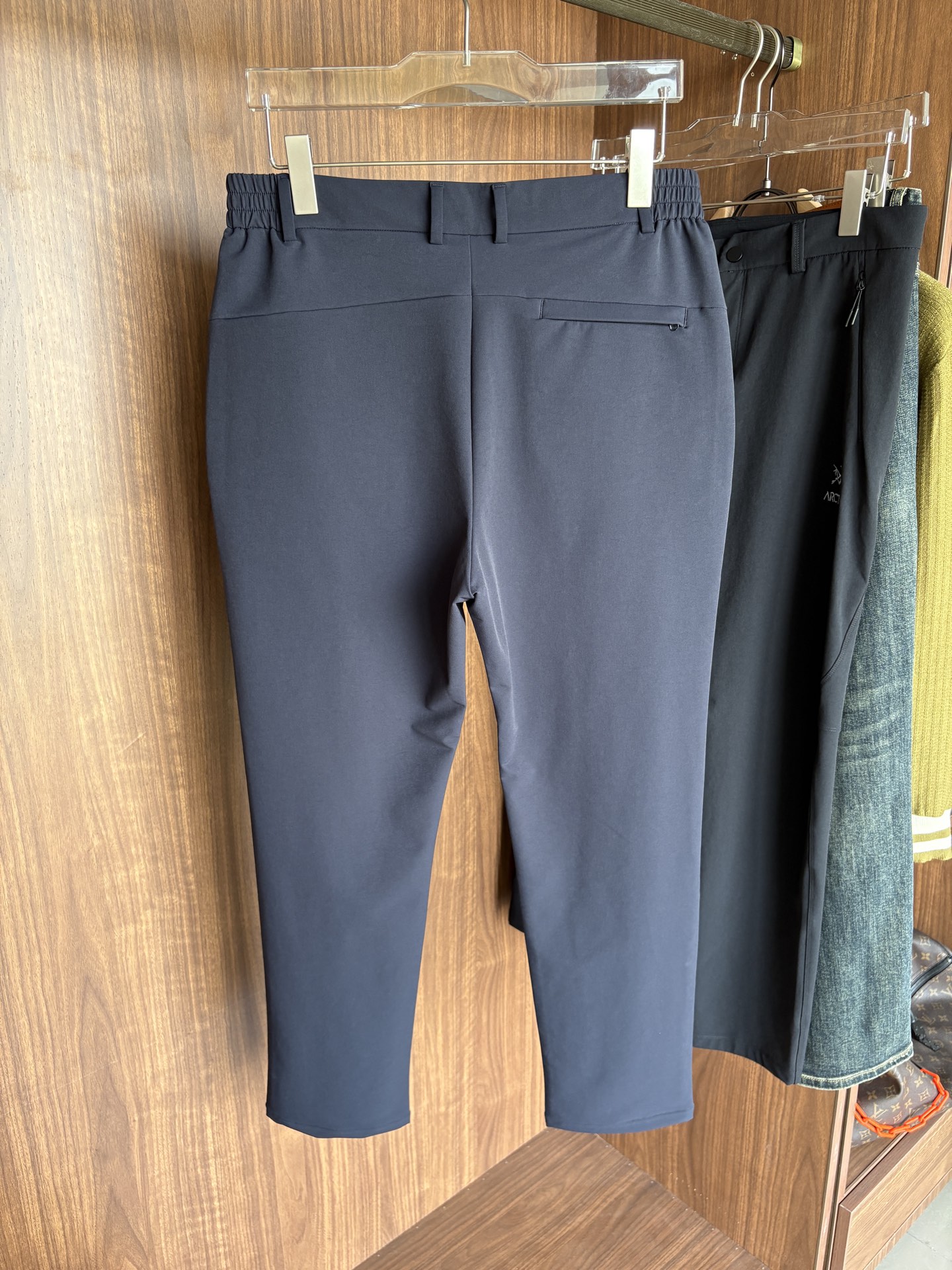 始祖2025夏季新款 秋冬休闲裤，专柜定制面料 透气舒适度高，细节无可挑剔，品牌元素设计理念，体现品质。