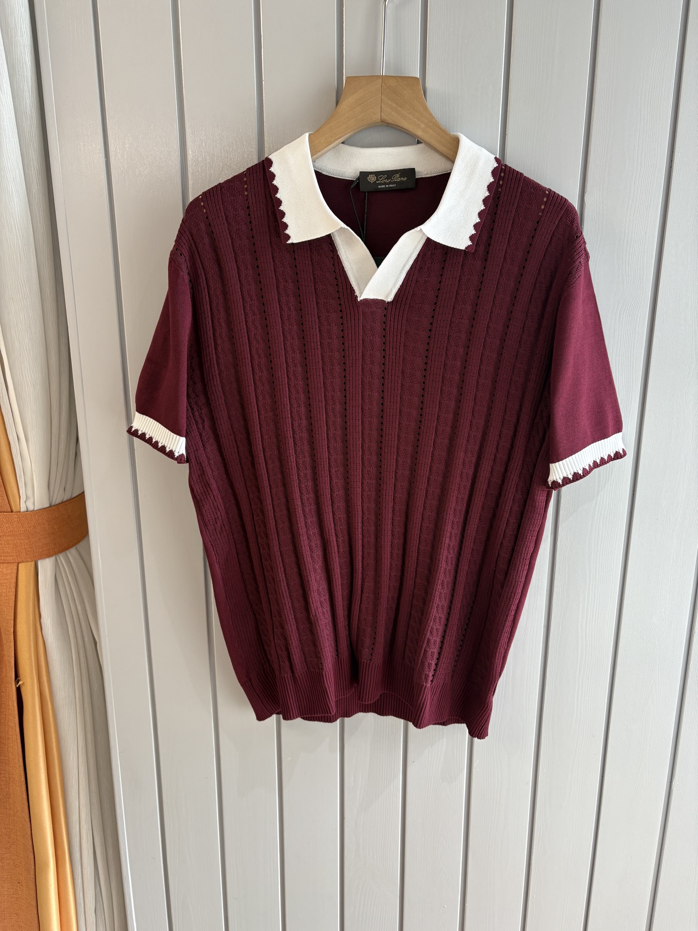 耗时王”菱形提花设计甄选超细优质纱线翻领短袖男士典藏款「耗时王」圆领奢雅工艺，触肤即高阶。• 匠心底蕴：