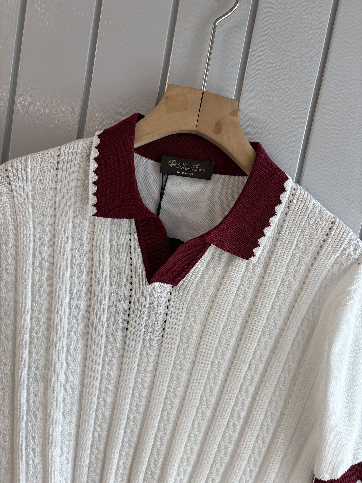 耗时王”菱形提花设计甄选超细优质纱线翻领短袖男士典藏款「耗时王」圆领奢雅工艺，触肤即高阶。• 匠心底蕴：