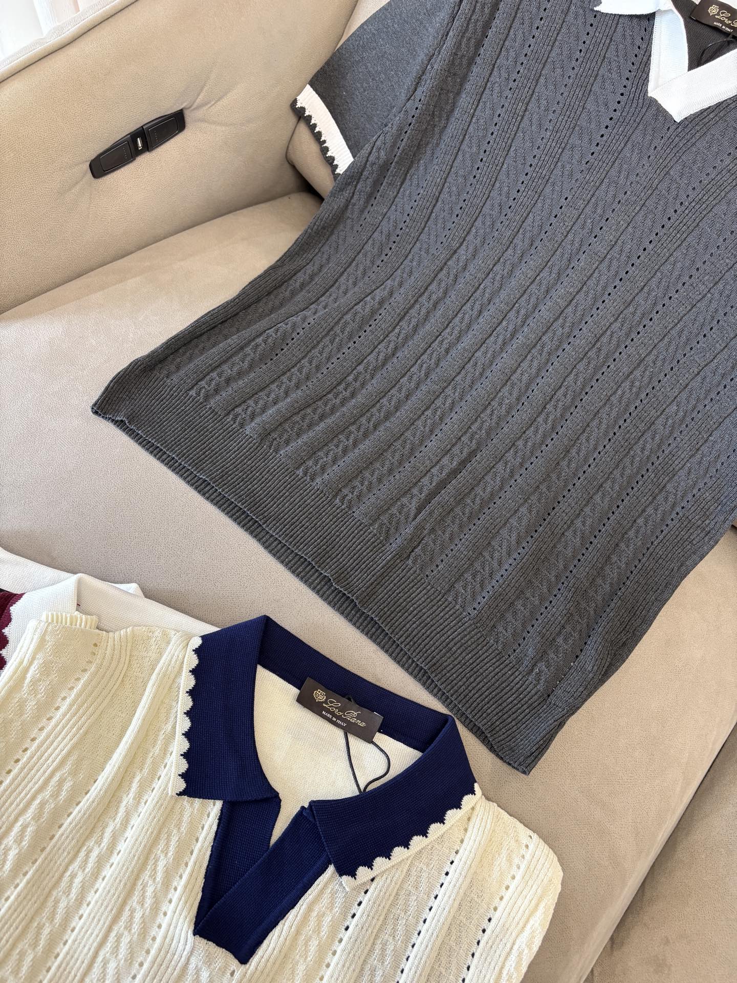 耗时王”菱形提花设计甄选超细优质纱线翻领短袖男士典藏款「耗时王」圆领奢雅工艺，触肤即高阶。• 匠心底蕴：