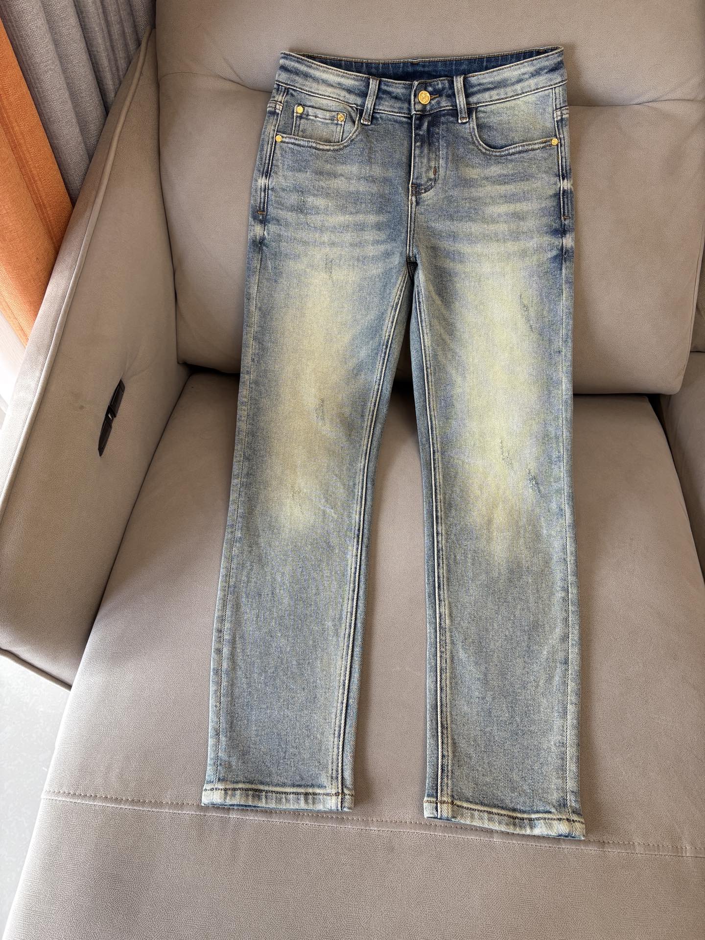 🌾退换🔥 专柜🆕2025秋冬设计推荐 热卖牛仔裤🆕柔软亲肤面料 奢华头层牛皮腰牌 经典蓝洗水 专柜限量款