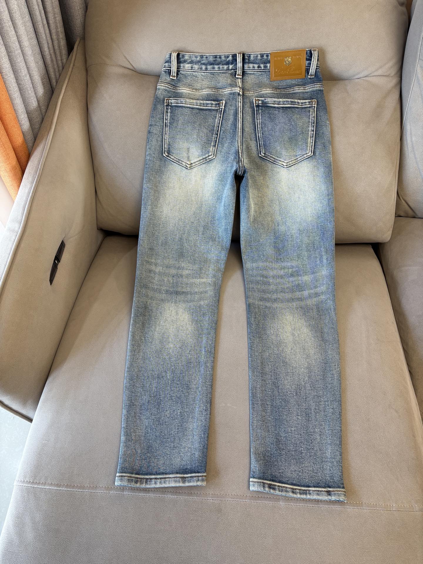 🌾退换🔥专柜🆕2025秋冬设计推荐 热卖牛仔裤🆕柔软亲肤面料 奢华头层牛皮腰牌 经典蓝洗水 专柜限量款 