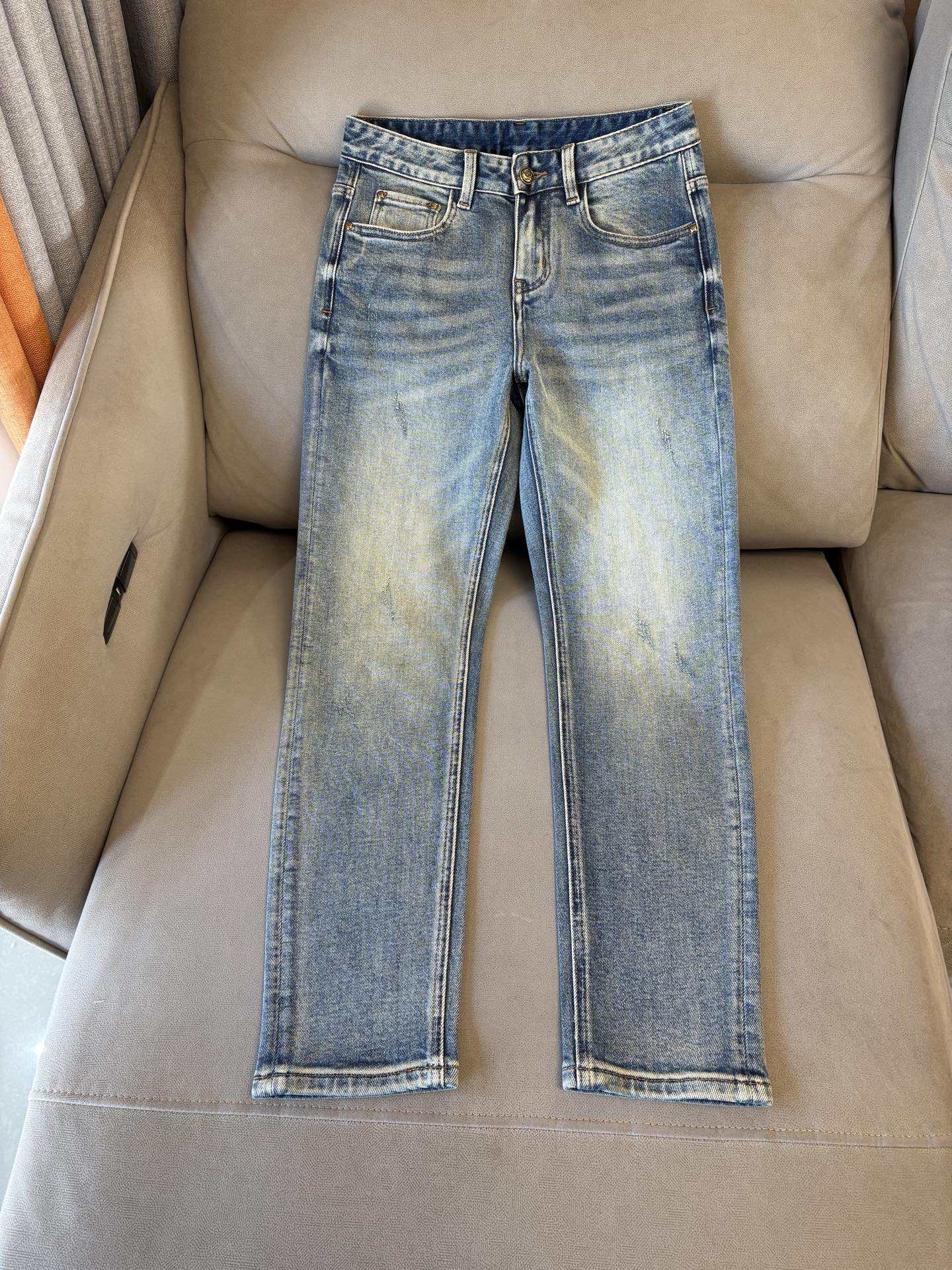 🌾退换🔥专柜🆕2025秋冬设计推荐 热卖牛仔裤🆕柔软亲肤面料 奢华头层牛皮腰牌 经典蓝洗水 专柜限量款 