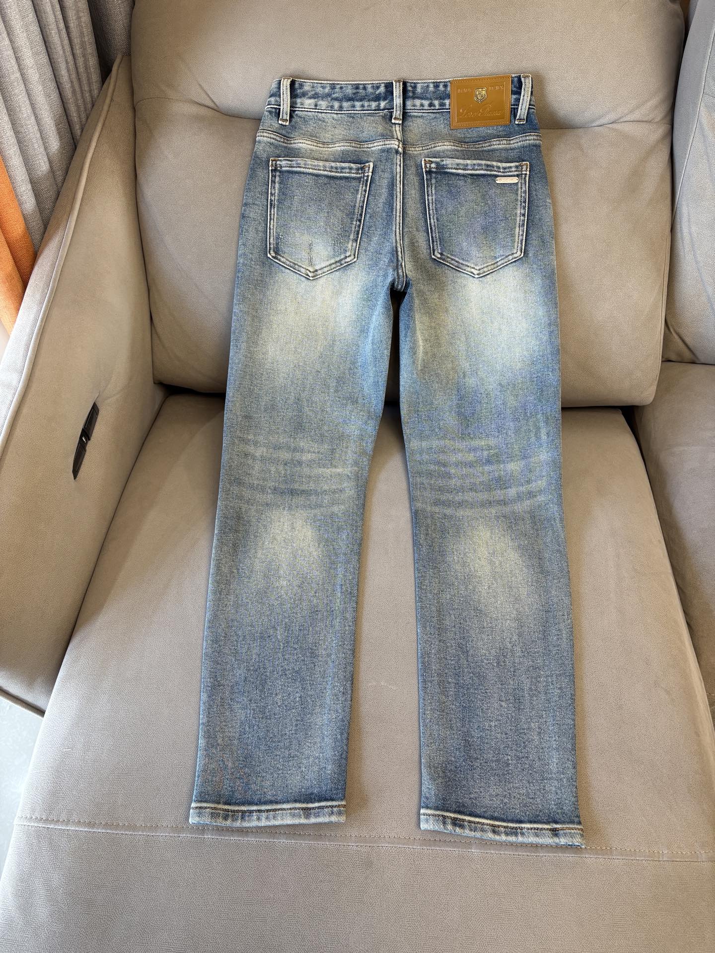 🌾退换🔥专柜🆕2025秋冬设计推荐 热卖牛仔裤🆕柔软亲肤面料 奢华头层牛皮腰牌 经典蓝洗水 专柜限量款 