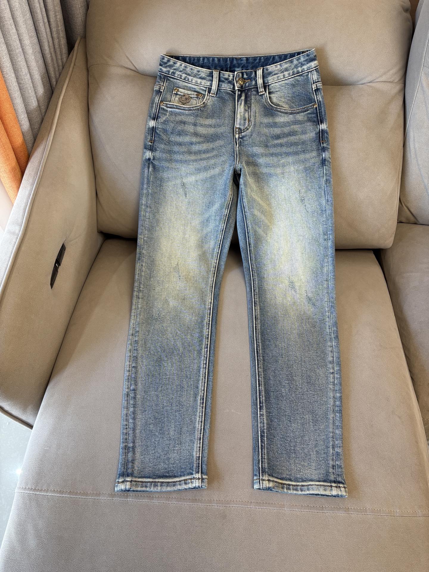 🌾退换🔥专柜🆕2025秋冬设计推荐 热卖牛仔裤🆕柔软亲肤面料 奢华头层牛皮腰牌 经典蓝洗水 专柜限量款 