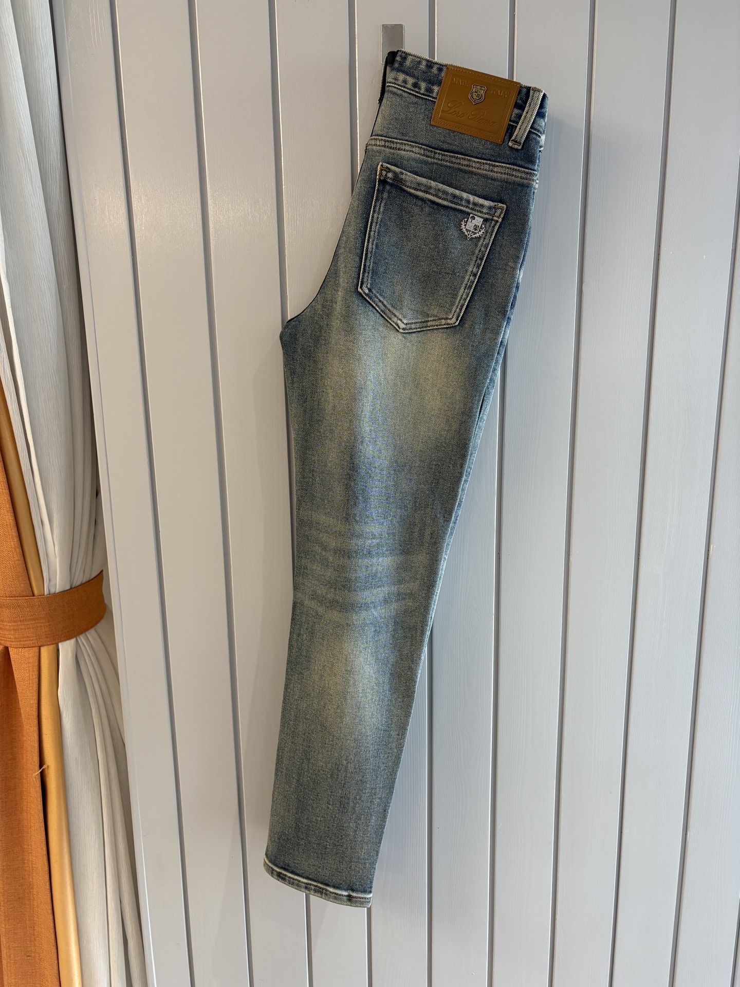 专柜🆕秋冬设计推荐 热卖牛仔裤🆕柔软亲肤面料 奢华头层牛皮腰牌 经典蓝洗水 专柜限量款 奢华感订制面料 