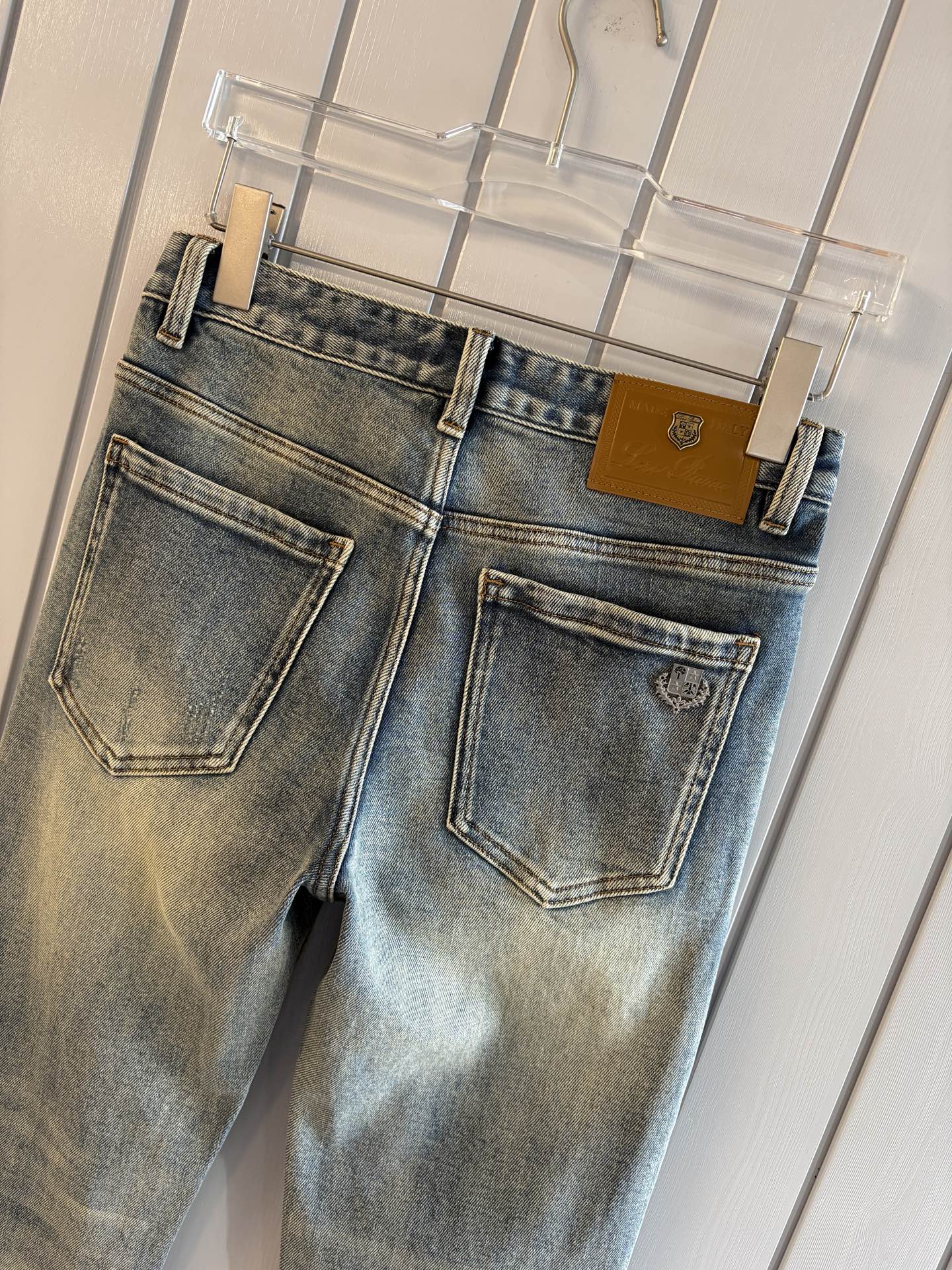 专柜🆕秋冬设计推荐 热卖牛仔裤🆕柔软亲肤面料 奢华头层牛皮腰牌 经典蓝洗水 专柜限量款 奢华感订制面料 