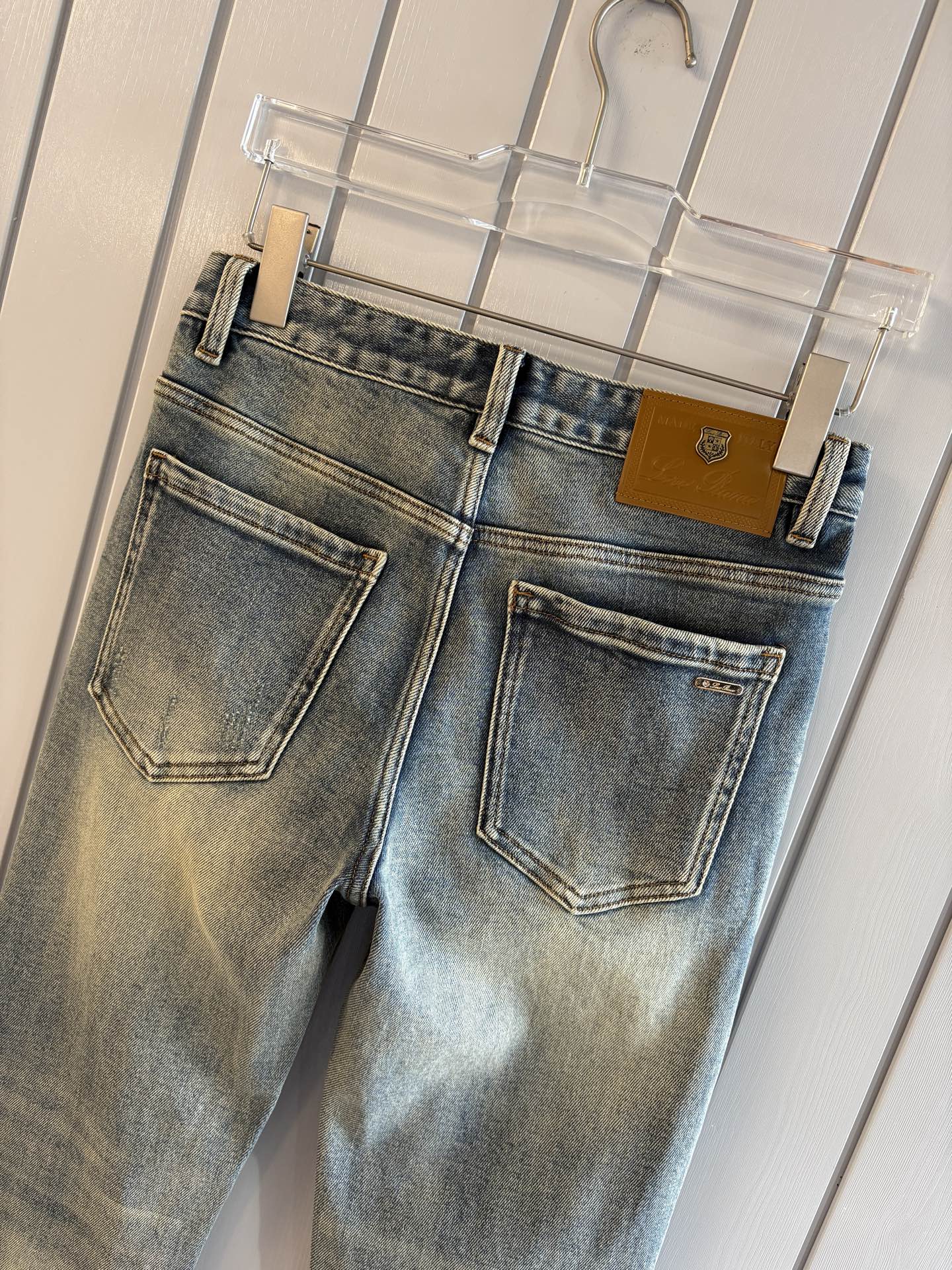 专柜🆕秋冬设计推荐 热卖牛仔裤🆕柔软亲肤面料 奢华头层牛皮腰牌 经典蓝洗水 专柜限量款 奢华感订制面料 