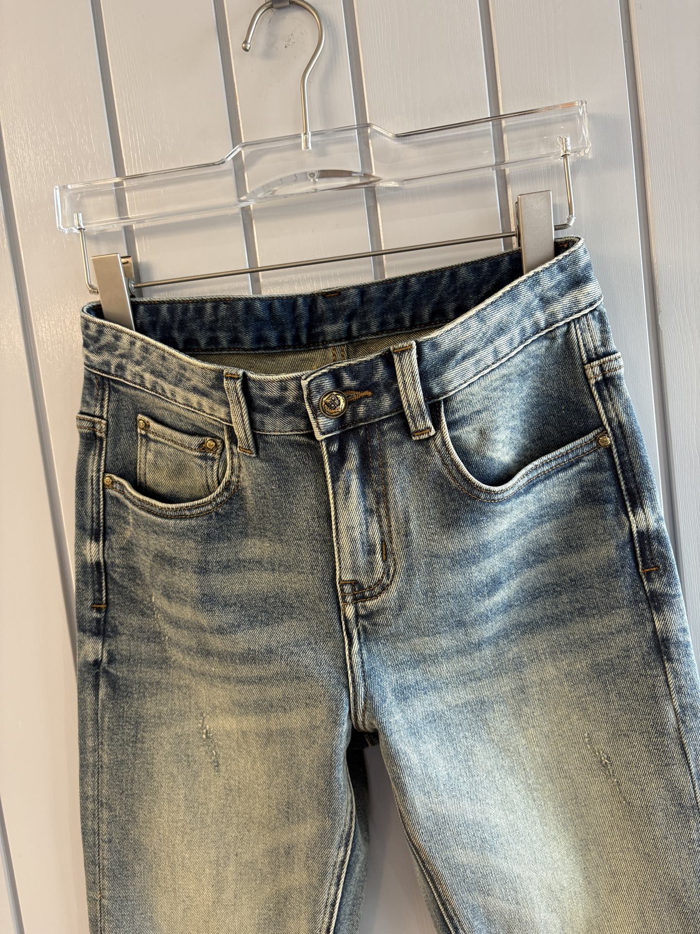 🌾退换🔥专柜🆕2025秋冬设计推荐 热卖牛仔裤🆕柔软亲肤面料 奢华头层牛皮腰牌 经典蓝洗水 专柜限量款 