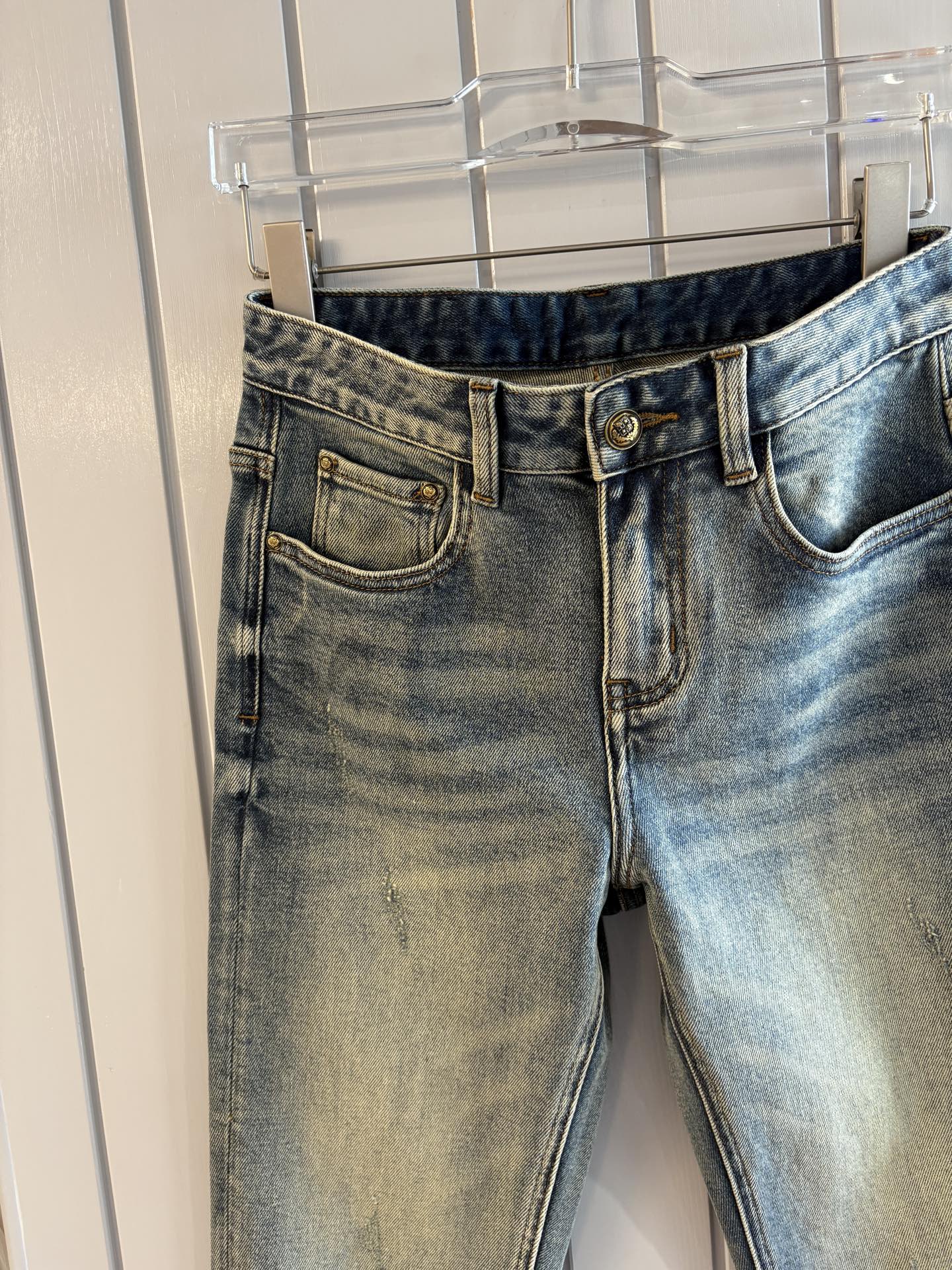 🌾退换🔥专柜🆕2025秋冬设计推荐 热卖牛仔裤🆕柔软亲肤面料 奢华头层牛皮腰牌 经典蓝洗水 专柜限量款 