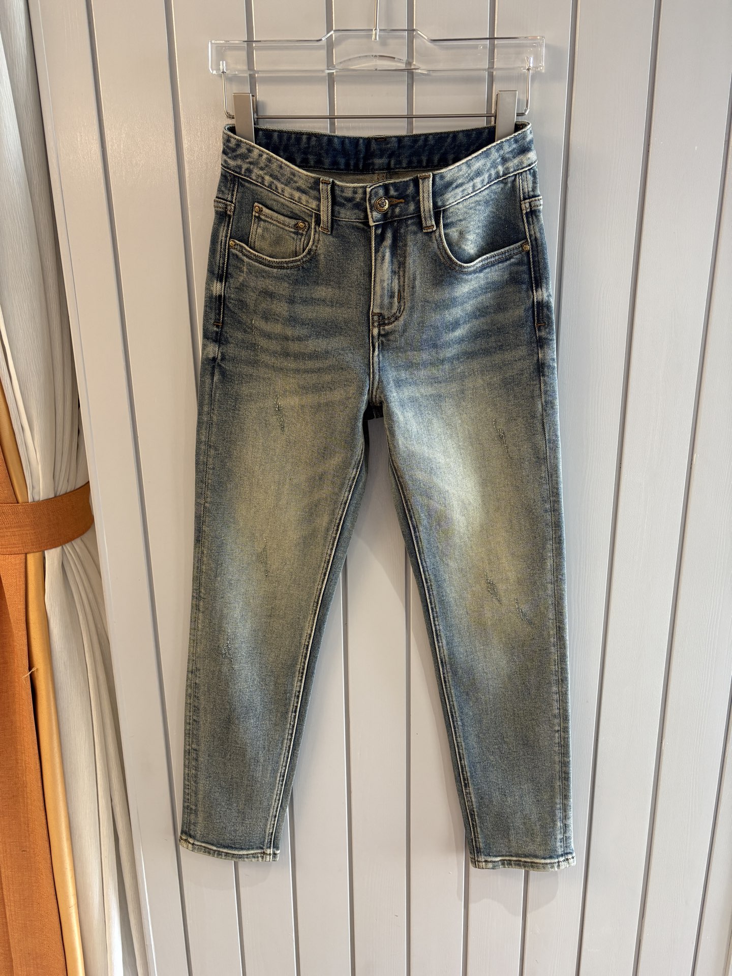 🌾退换🔥专柜🆕2025秋冬设计推荐 热卖牛仔裤🆕柔软亲肤面料 奢华头层牛皮腰牌 经典蓝洗水 专柜限量款 