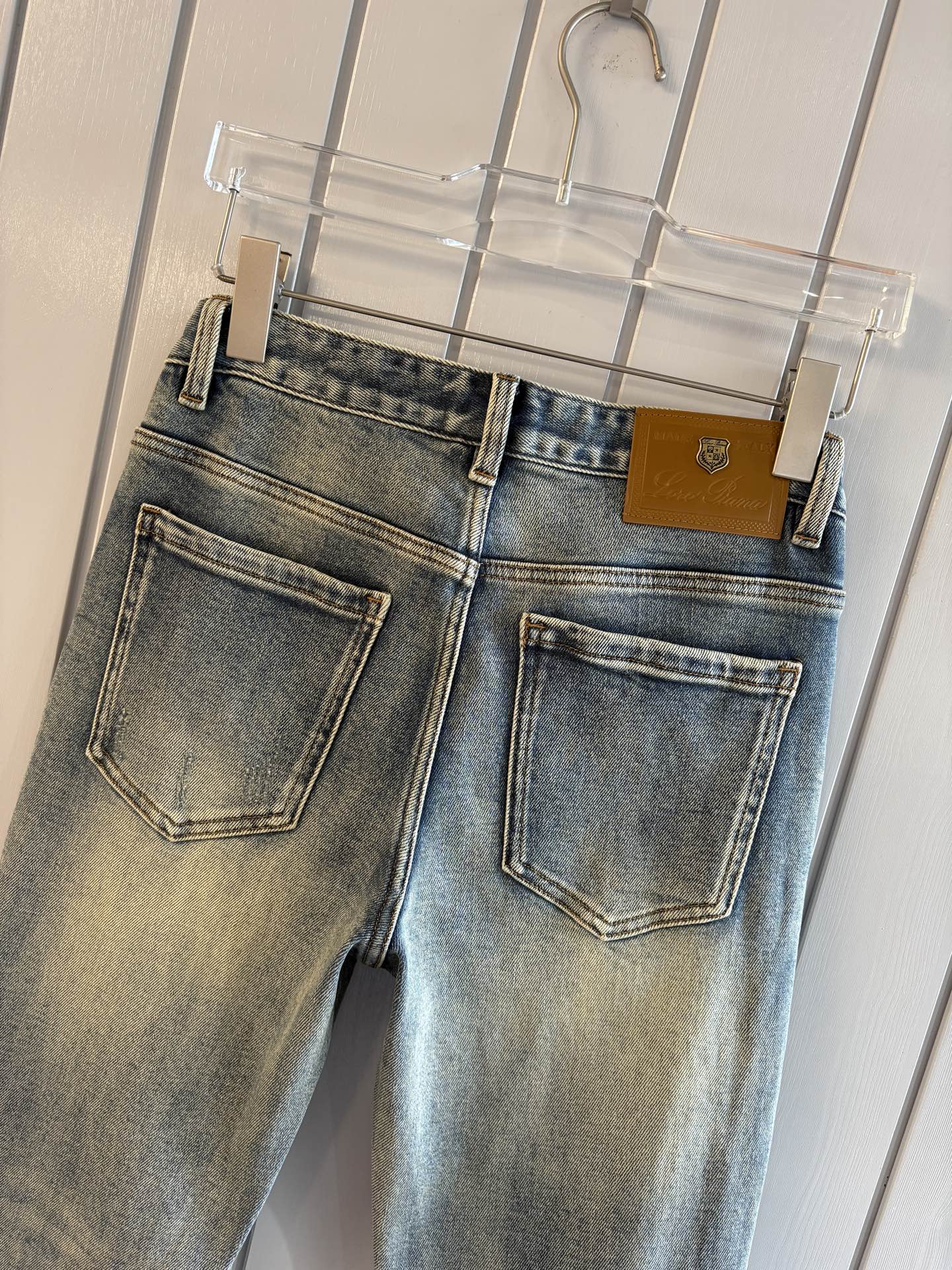 🌾退换🔥专柜🆕2025秋冬设计推荐 热卖牛仔裤🆕柔软亲肤面料 奢华头层牛皮腰牌 经典蓝洗水 专柜限量款 