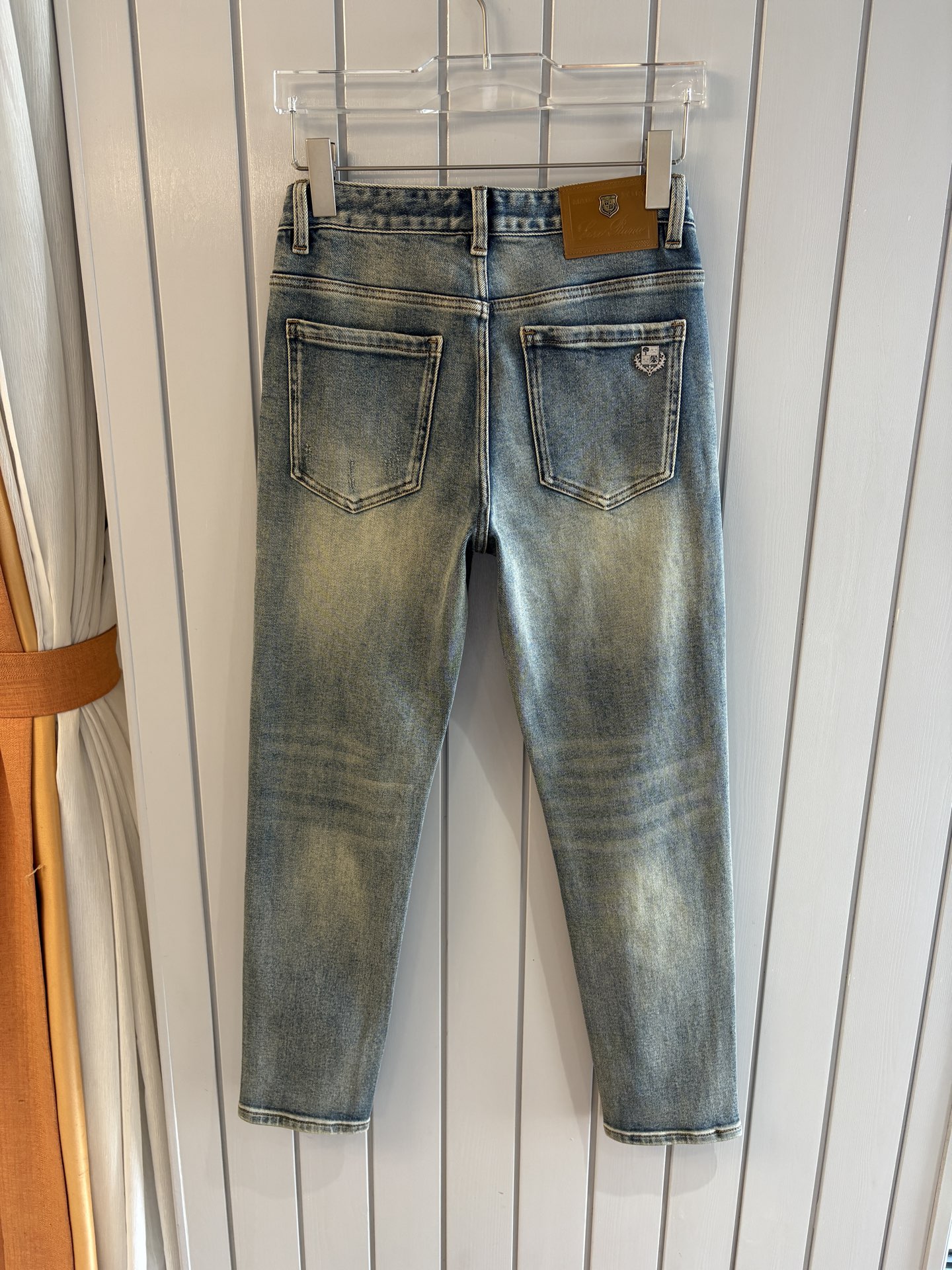 🌾退换🔥专柜🆕2025秋冬设计推荐 热卖牛仔裤🆕柔软亲肤面料 奢华头层牛皮腰牌 经典蓝洗水 专柜限量款 