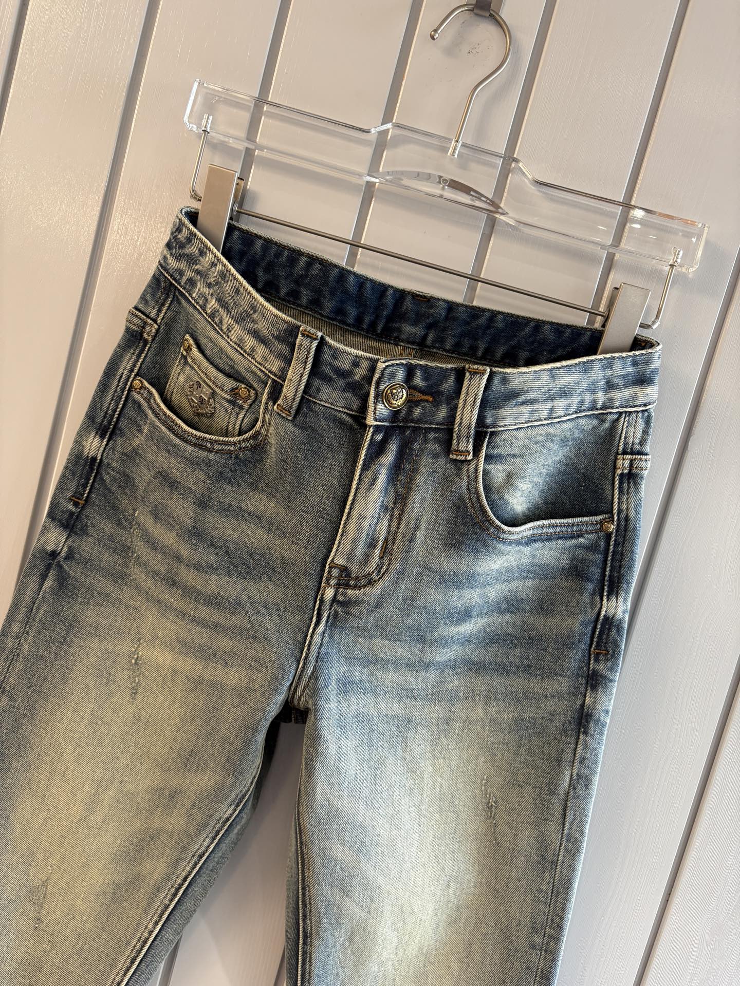 🌾退换🔥专柜🆕2025秋冬设计推荐 热卖牛仔裤🆕柔软亲肤面料 奢华头层牛皮腰牌 经典蓝洗水 专柜限量款 