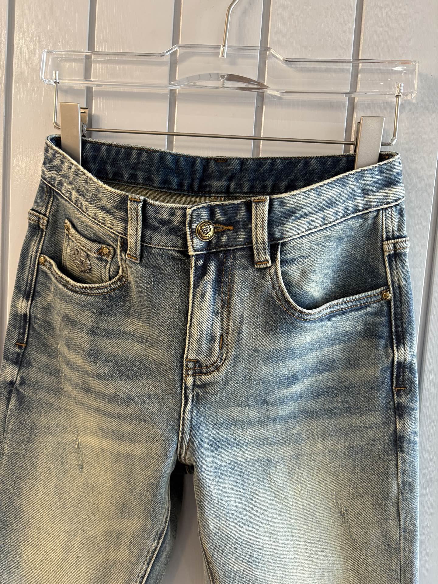 🌾退换🔥专柜🆕2025秋冬设计推荐 热卖牛仔裤🆕柔软亲肤面料 奢华头层牛皮腰牌 经典蓝洗水 专柜限量款 