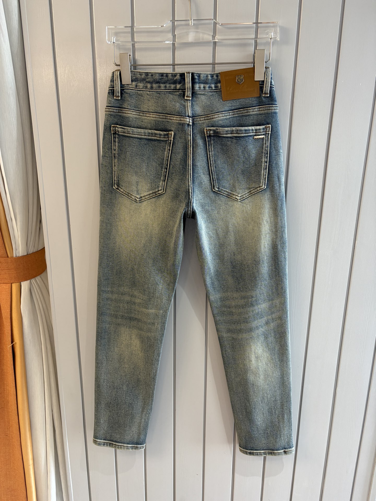 🌾退换🔥专柜🆕2025秋冬设计推荐 热卖牛仔裤🆕柔软亲肤面料 奢华头层牛皮腰牌 经典蓝洗水 专柜限量款 