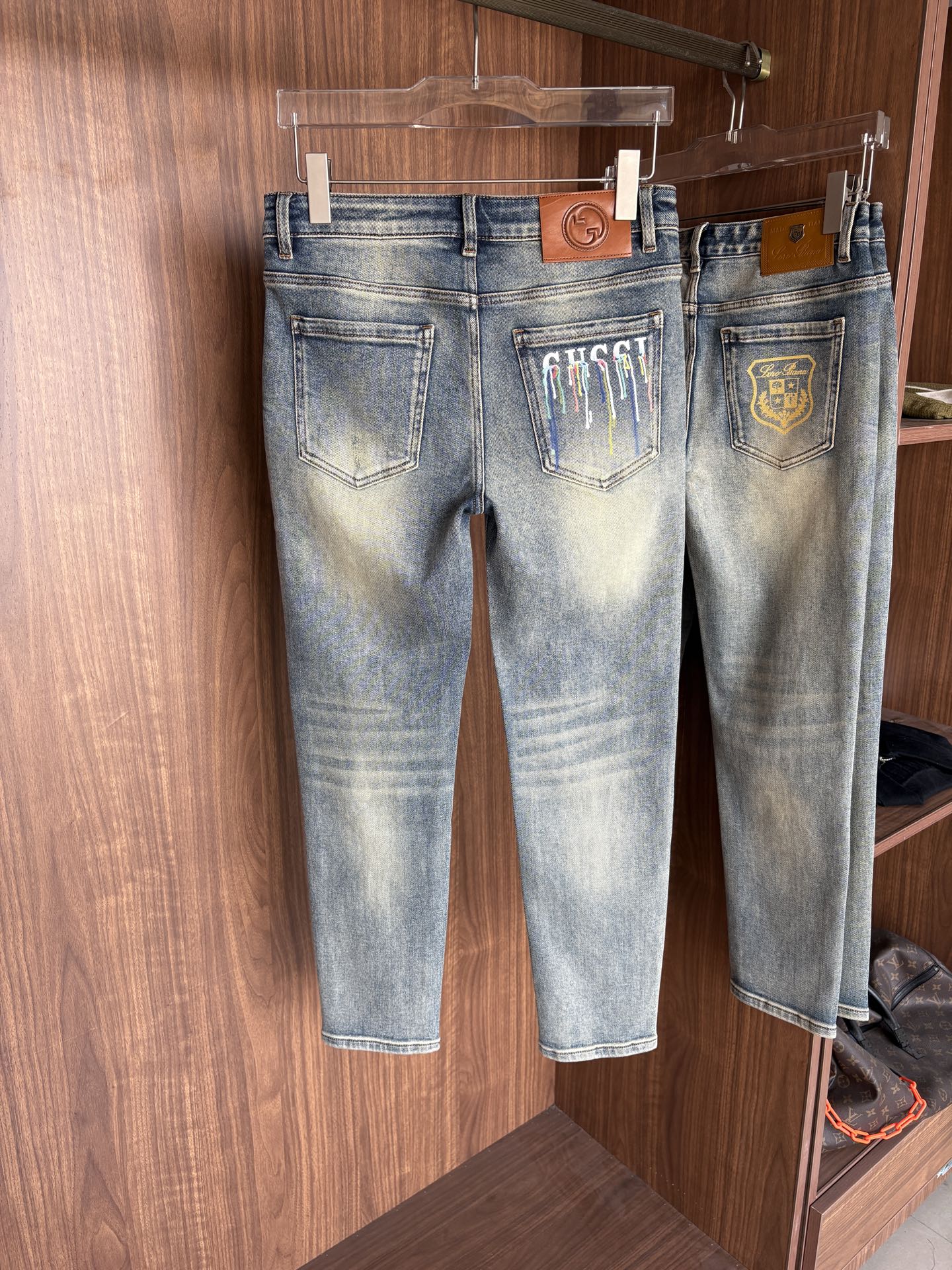 专柜🆕秋冬设计推荐 热卖牛仔裤🆕柔软亲肤面料 奢华头层牛皮腰牌 经典蓝洗水 专柜限量款 奢华感订制面料 