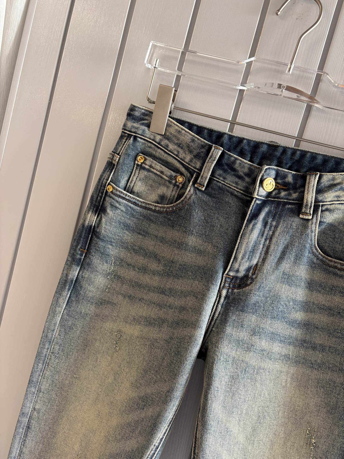 🌾退换🔥专柜🆕2025秋冬设计推荐 热卖牛仔裤🆕柔软亲肤面料 奢华头层牛皮腰牌 经典蓝洗水 专柜限量款 