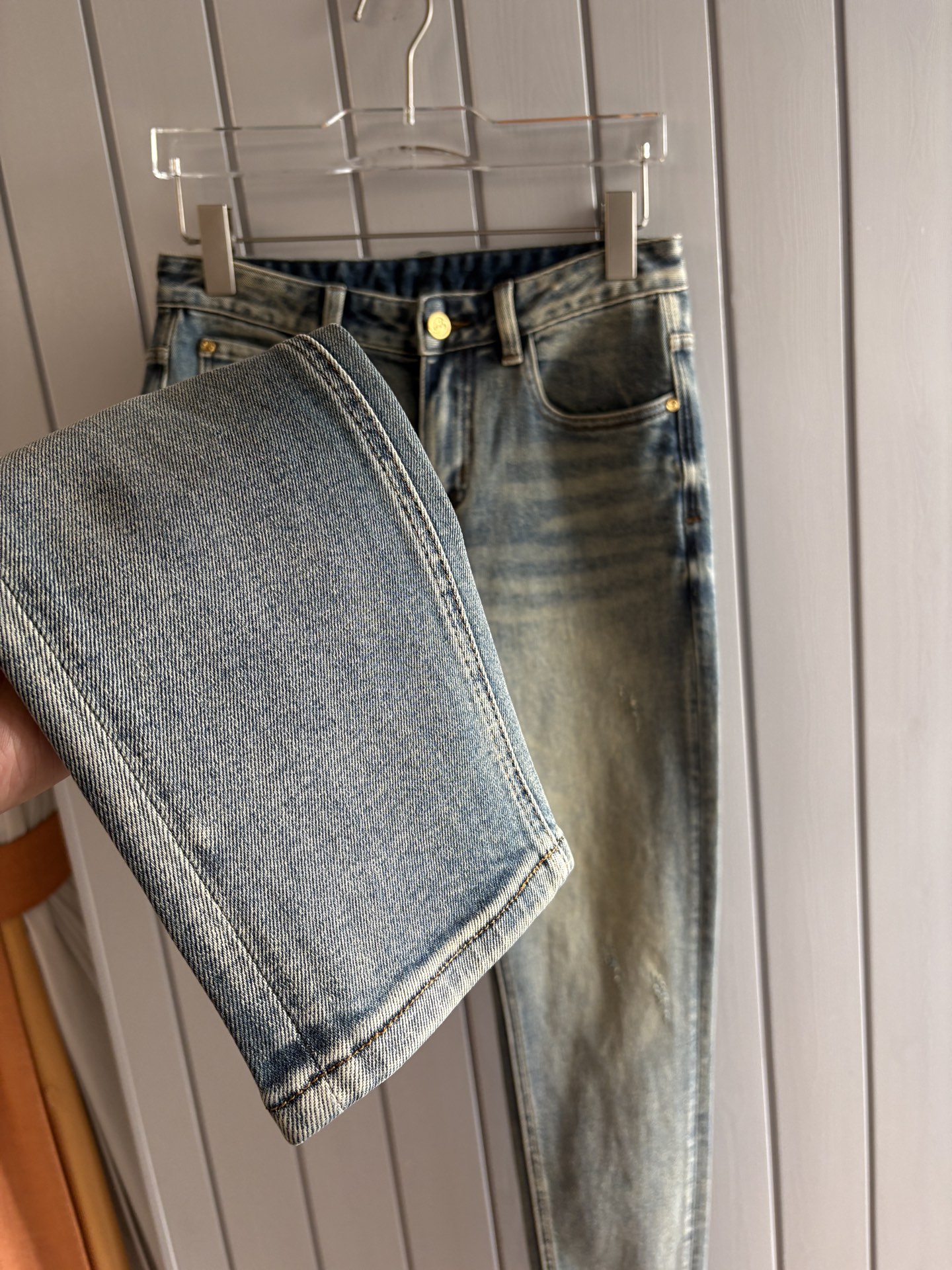 🌾退换🔥专柜🆕2025秋冬设计推荐 热卖牛仔裤🆕柔软亲肤面料 奢华头层牛皮腰牌 经典蓝洗水 专柜限量款 