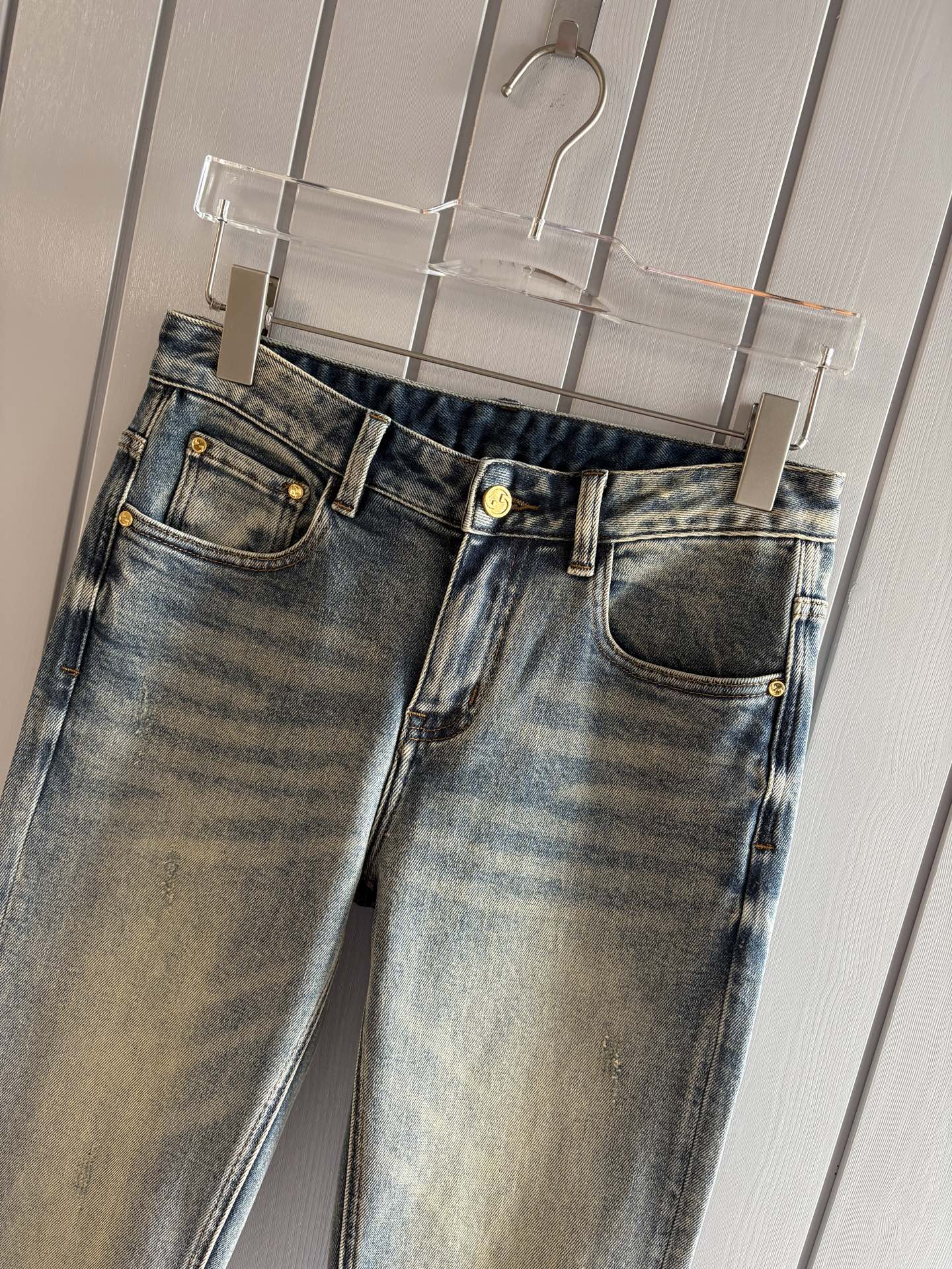 🌾退换🔥专柜🆕2025秋冬设计推荐 热卖牛仔裤🆕柔软亲肤面料 奢华头层牛皮腰牌 经典蓝洗水 专柜限量款 