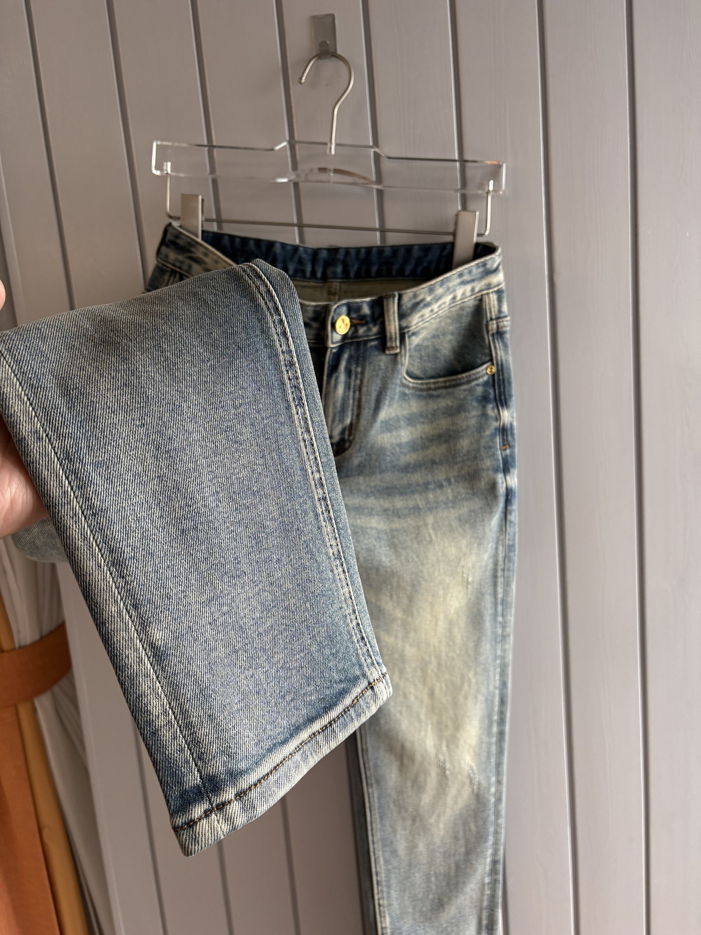 🌾退换🔥专柜🆕2025秋冬设计推荐 热卖牛仔裤🆕柔软亲肤面料 奢华头层牛皮腰牌 经典蓝洗水 专柜限量款 