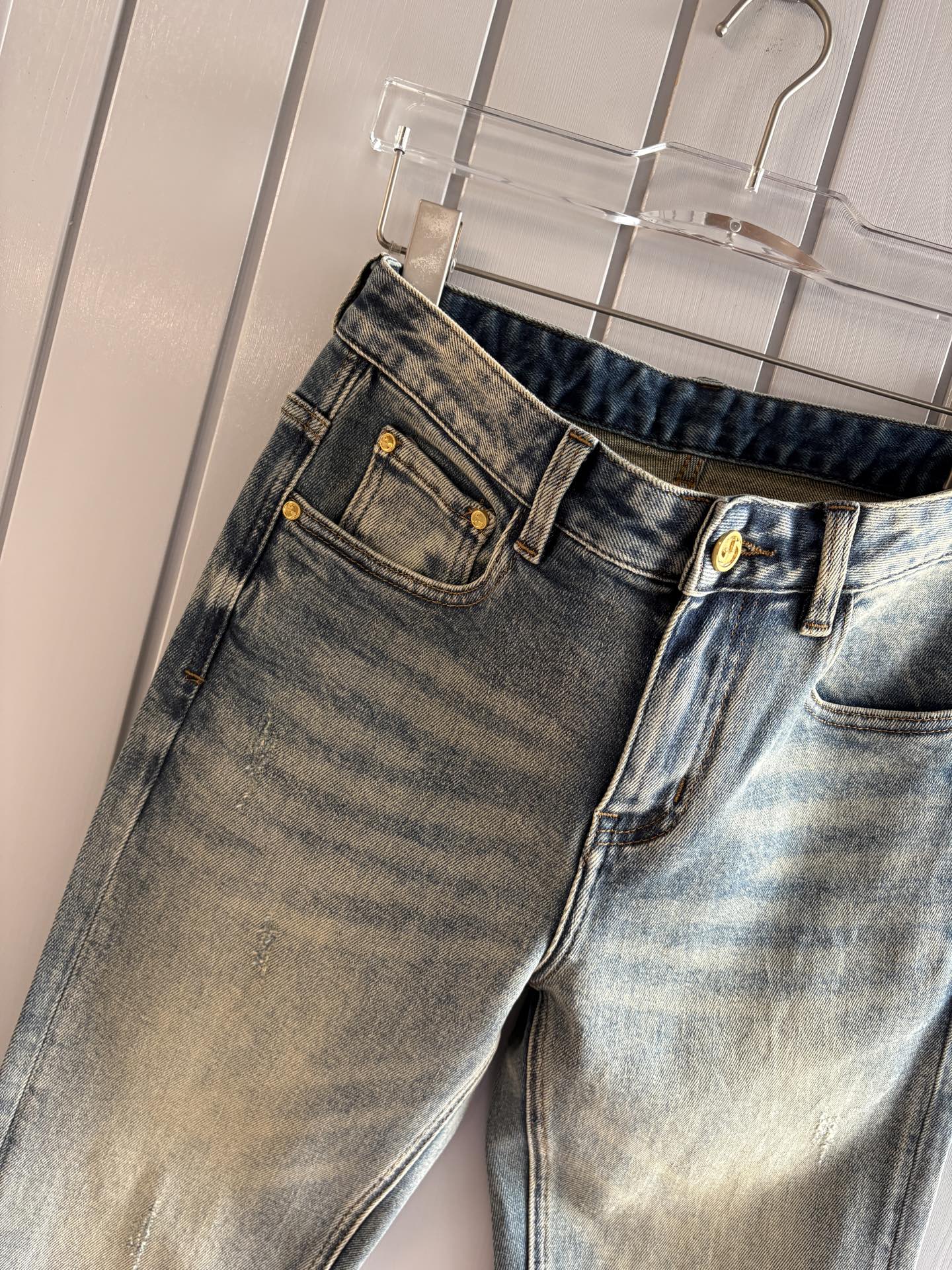 🌾退换🔥专柜🆕2025秋冬设计推荐 热卖牛仔裤🆕柔软亲肤面料 奢华头层牛皮腰牌 经典蓝洗水 专柜限量款 