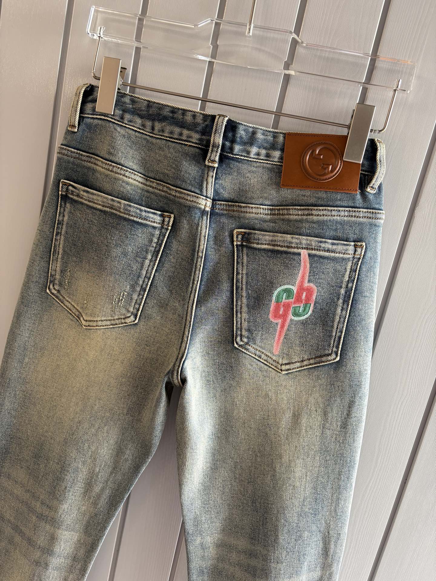 🌾退换🔥专柜🆕2025秋冬设计推荐 热卖牛仔裤🆕柔软亲肤面料 奢华头层牛皮腰牌 经典蓝洗水 专柜限量款 