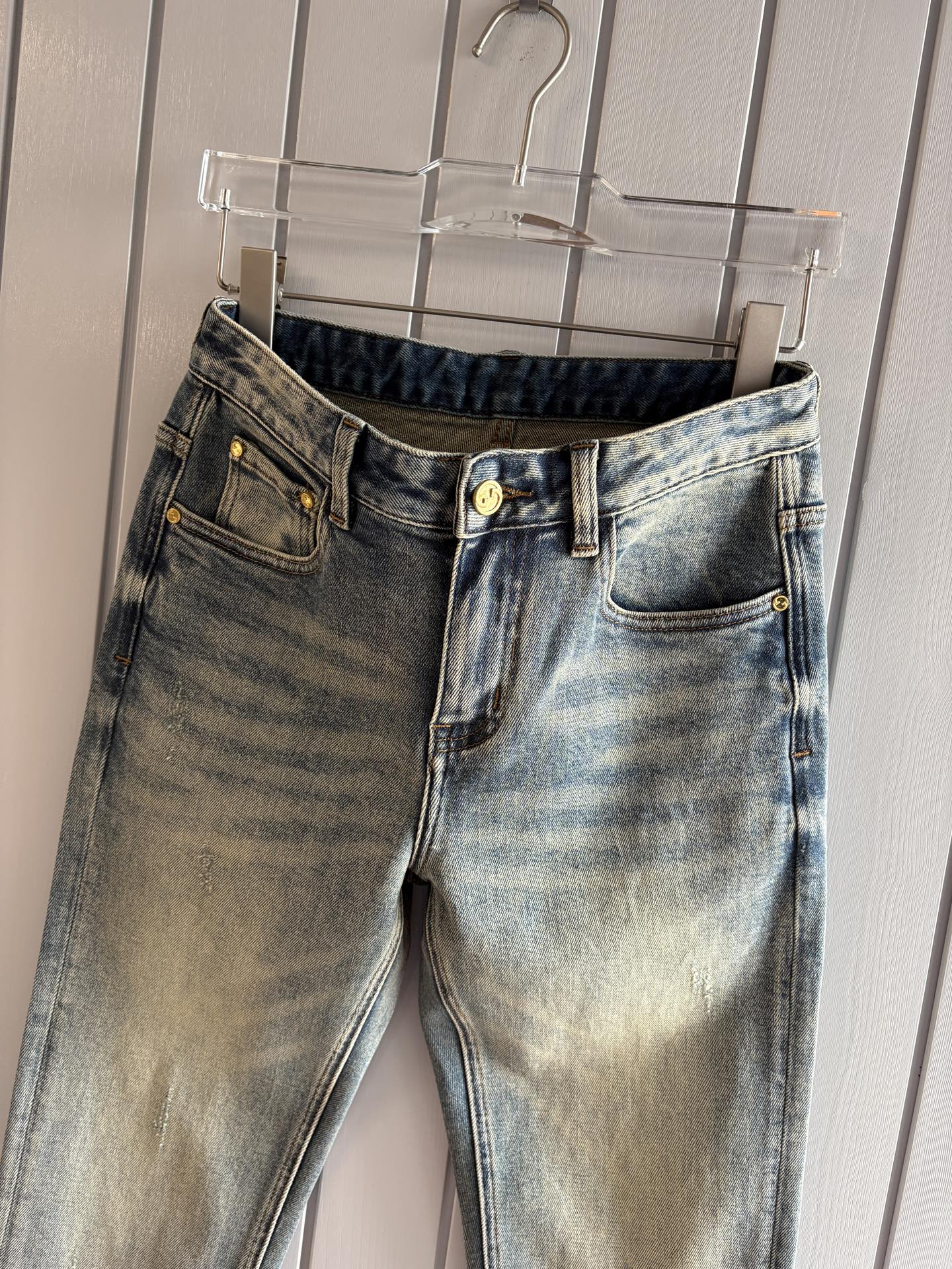 🌾退换🔥专柜🆕2025秋冬设计推荐 热卖牛仔裤🆕柔软亲肤面料 奢华头层牛皮腰牌 经典蓝洗水 专柜限量款 