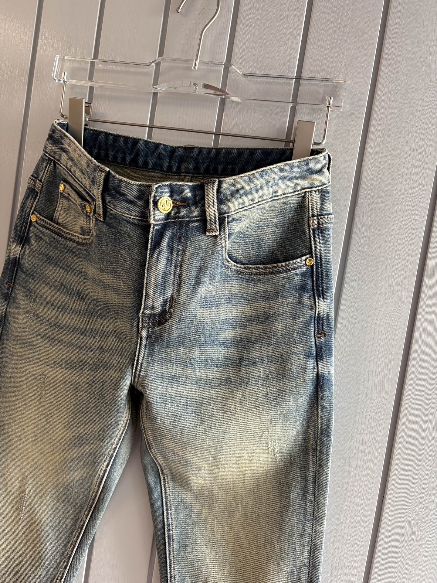 🌾退换🔥专柜🆕2025秋冬设计推荐 热卖牛仔裤🆕柔软亲肤面料 奢华头层牛皮腰牌 经典蓝洗水 专柜限量款 