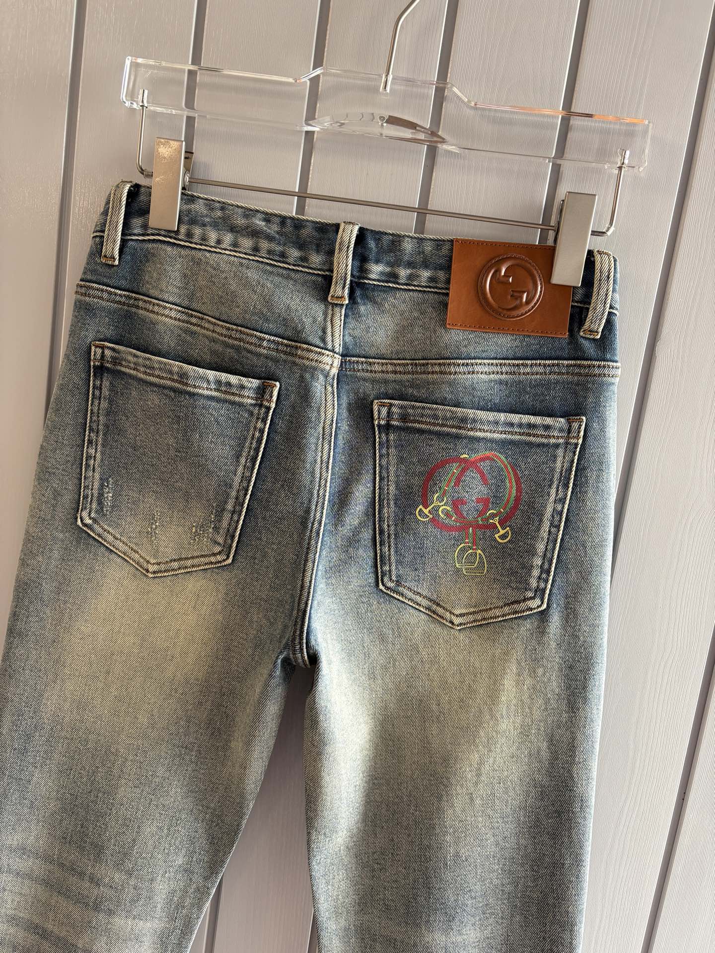 🌾退换🔥专柜🆕2025秋冬设计推荐 热卖牛仔裤🆕柔软亲肤面料 奢华头层牛皮腰牌 经典蓝洗水 专柜限量款 