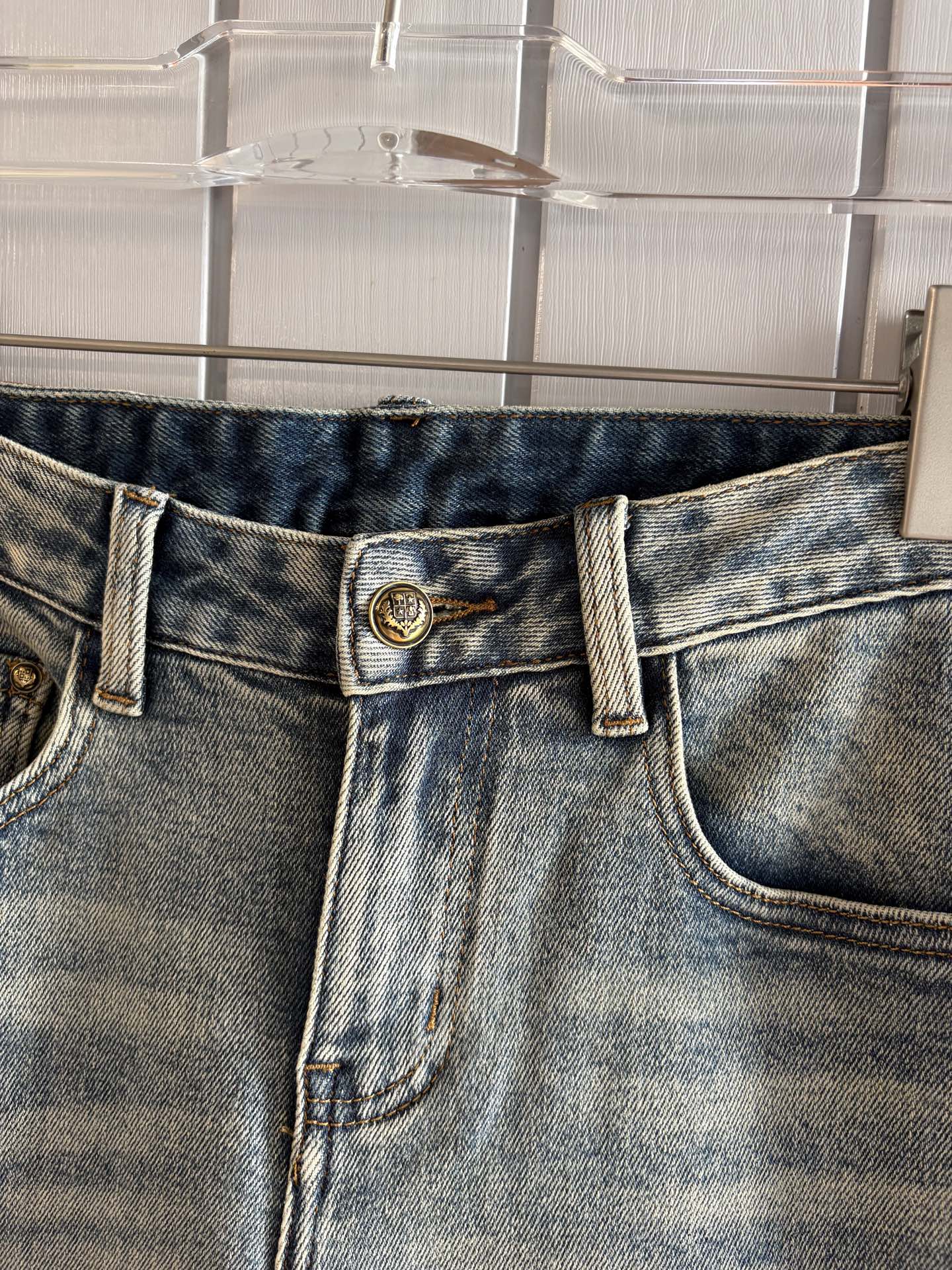 🌾退换🔥专柜🆕2025秋冬设计推荐 热卖牛仔裤🆕柔软亲肤面料 奢华头层牛皮腰牌 经典蓝洗水 专柜限量款 