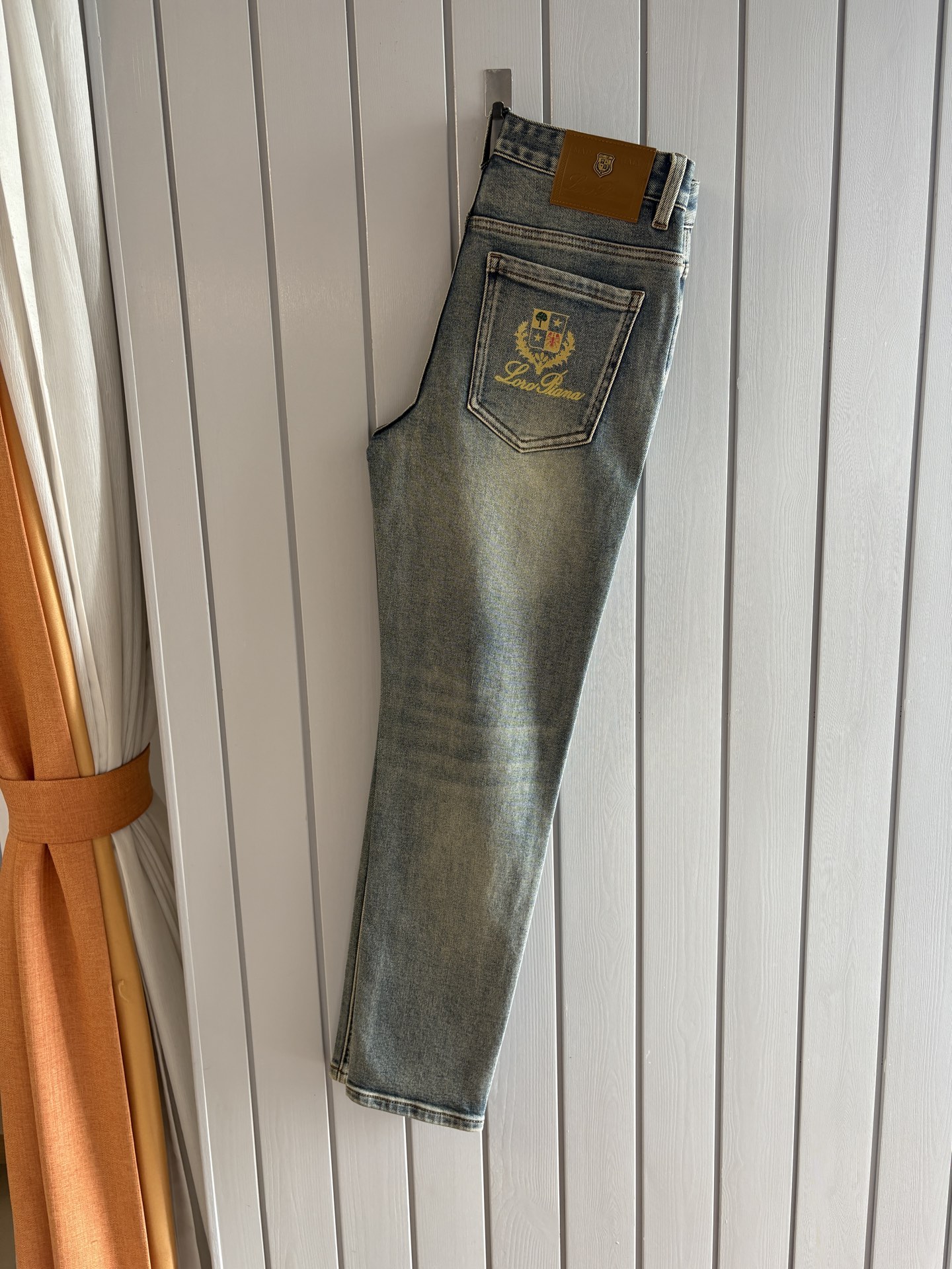 🌾退换🔥专柜🆕2025秋冬设计推荐 热卖牛仔裤🆕柔软亲肤面料 奢华头层牛皮腰牌 经典蓝洗水 专柜限量款 