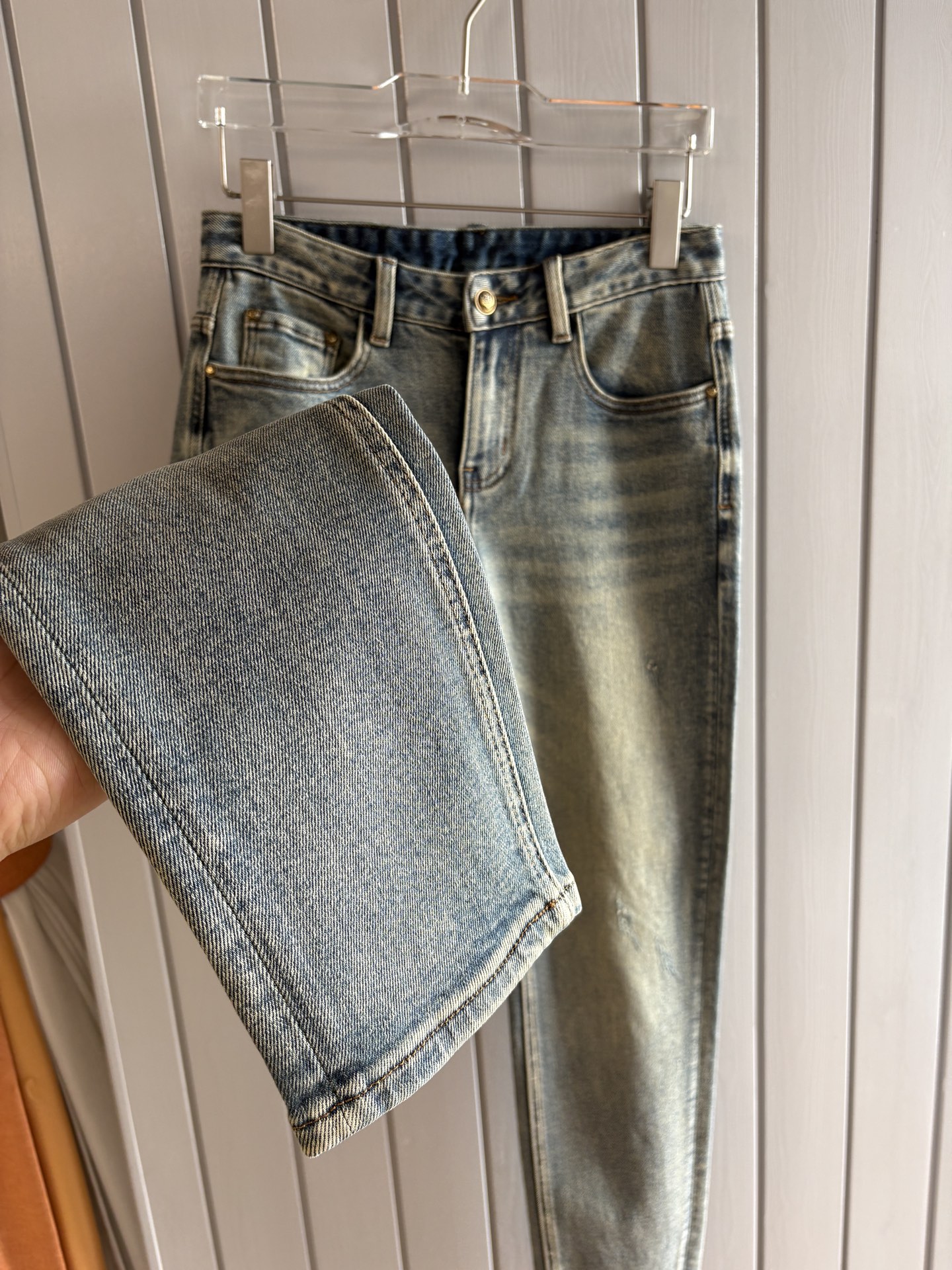 🌾退换🔥专柜🆕2025秋冬设计推荐 热卖牛仔裤🆕柔软亲肤面料 奢华头层牛皮腰牌 经典蓝洗水 专柜限量款 