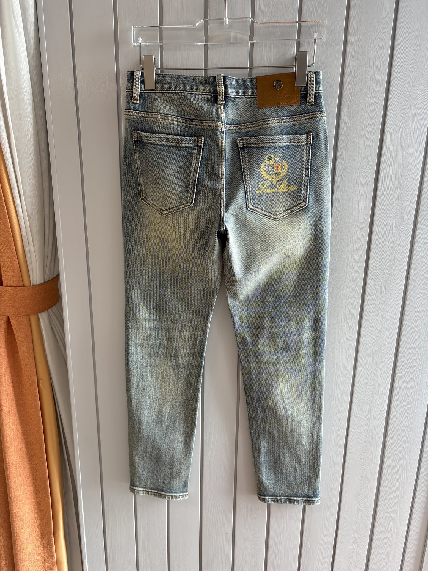 🌾退换🔥专柜🆕2025秋冬设计推荐 热卖牛仔裤🆕柔软亲肤面料 奢华头层牛皮腰牌 经典蓝洗水 专柜限量款 