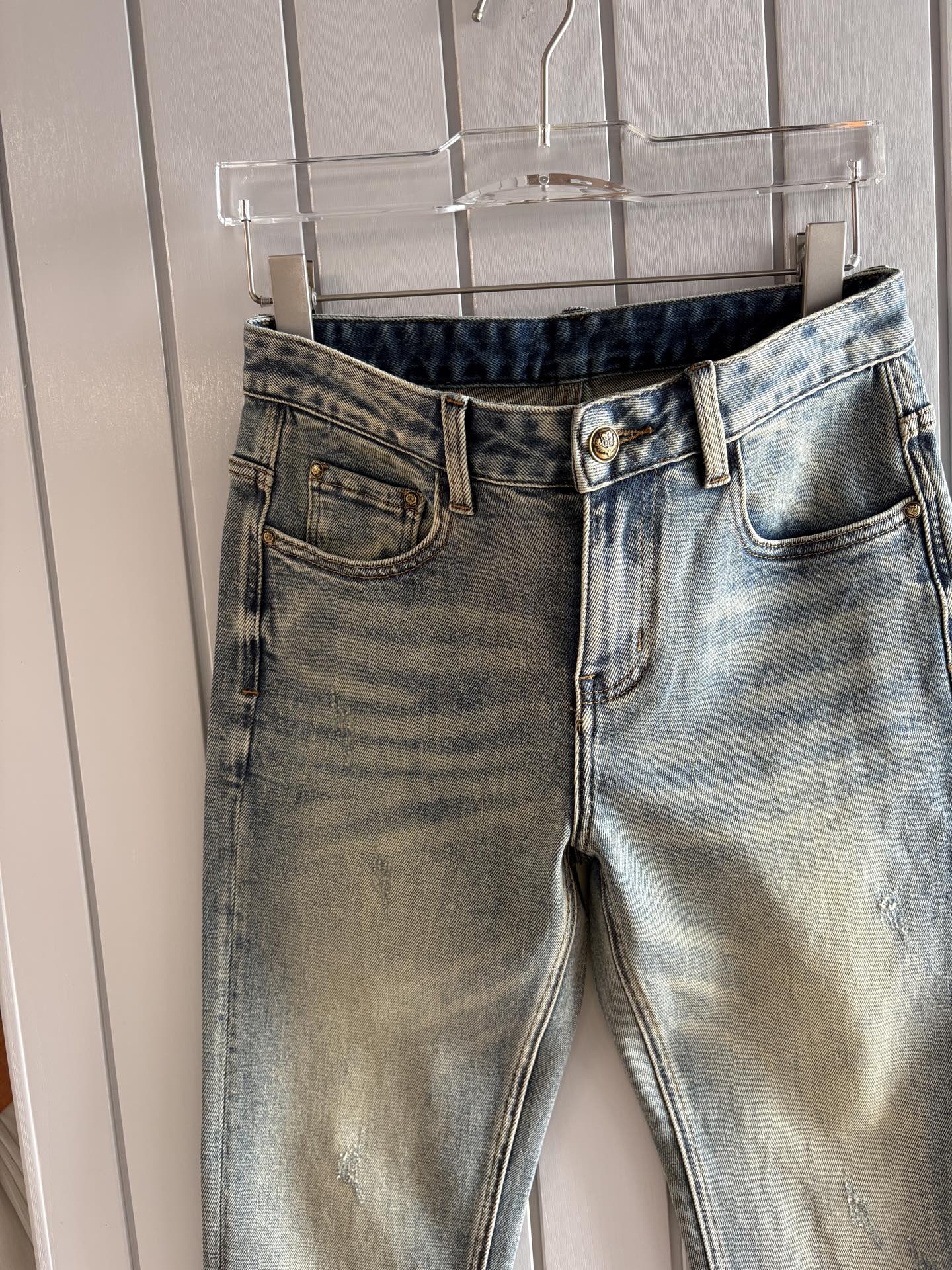 🌾退换🔥专柜🆕2025秋冬设计推荐 热卖牛仔裤🆕柔软亲肤面料 奢华头层牛皮腰牌 经典蓝洗水 专柜限量款 