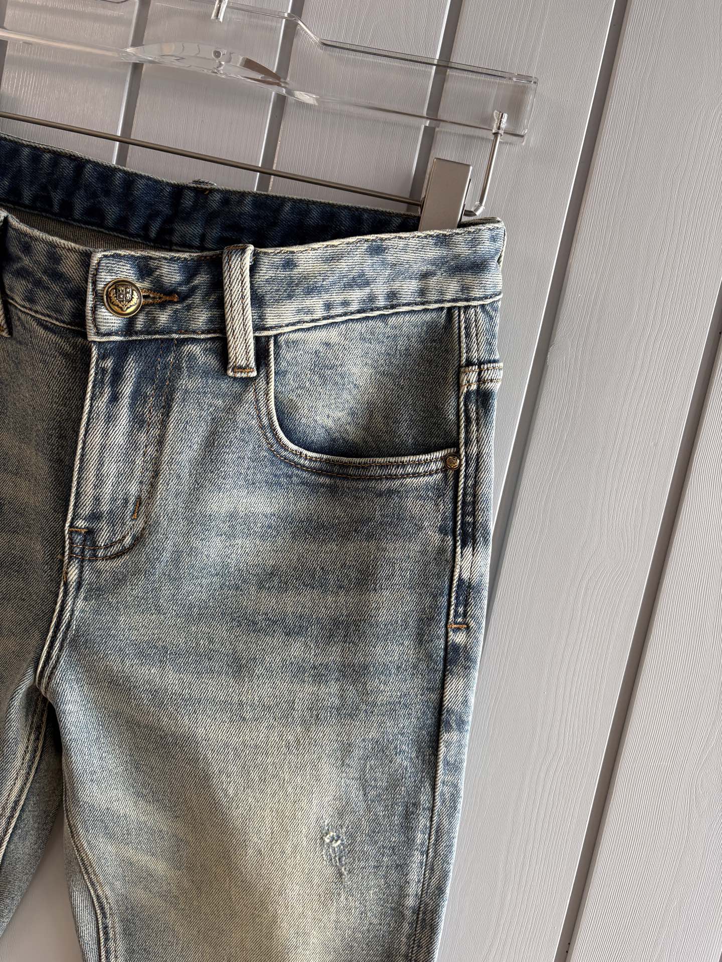 🌾退换🔥专柜🆕2025秋冬设计推荐 热卖牛仔裤🆕柔软亲肤面料 奢华头层牛皮腰牌 经典蓝洗水 专柜限量款 