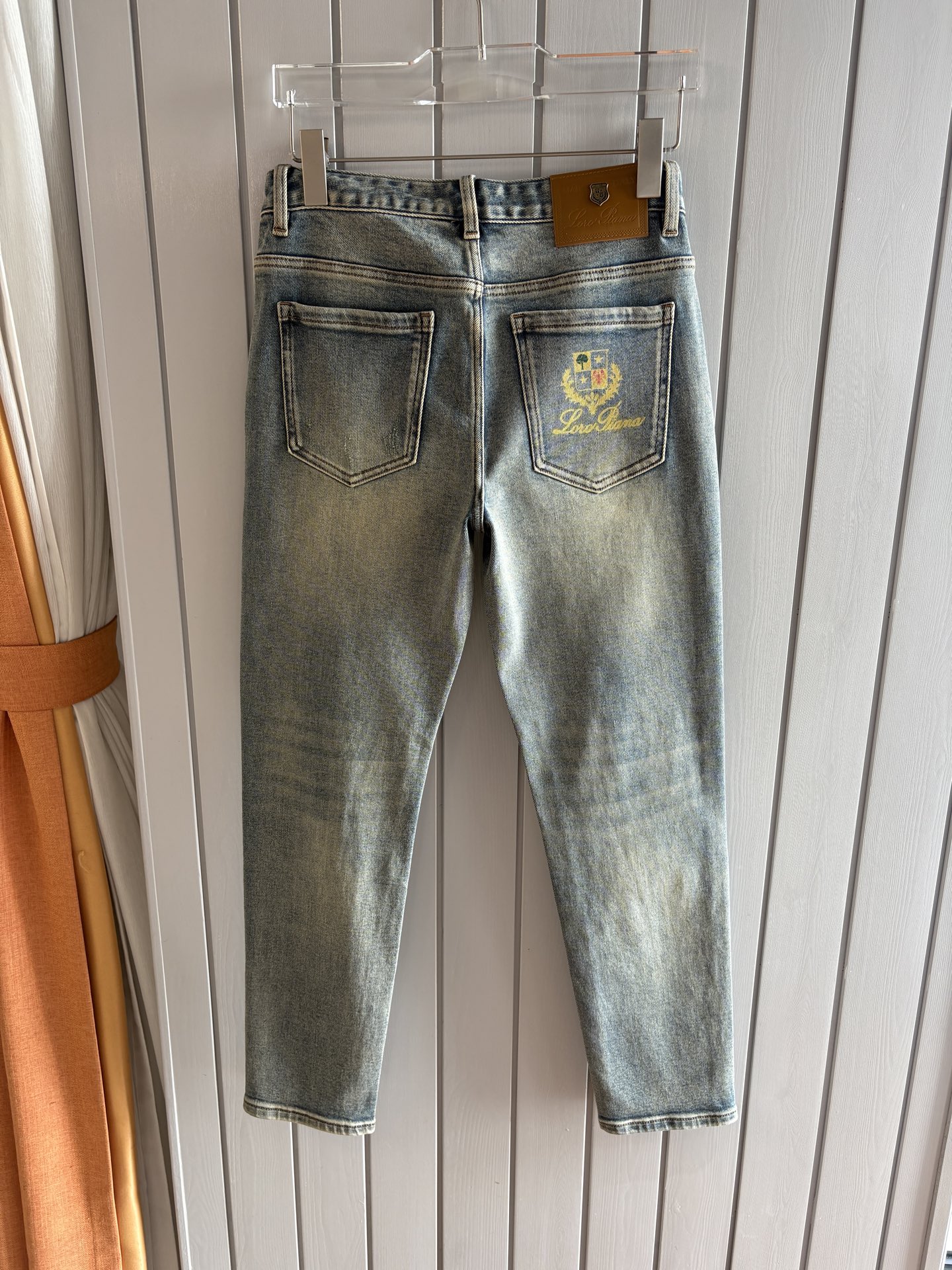 🌾退换🔥专柜🆕2025秋冬设计推荐 热卖牛仔裤🆕柔软亲肤面料 奢华头层牛皮腰牌 经典蓝洗水 专柜限量款 