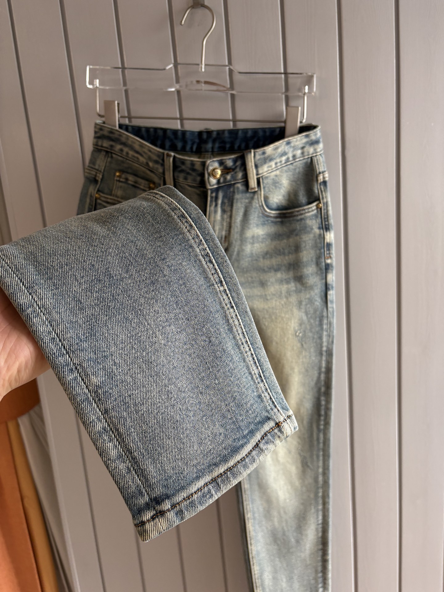 🌾退换🔥专柜🆕2025秋冬设计推荐 热卖牛仔裤🆕柔软亲肤面料 奢华头层牛皮腰牌 经典蓝洗水 专柜限量款 