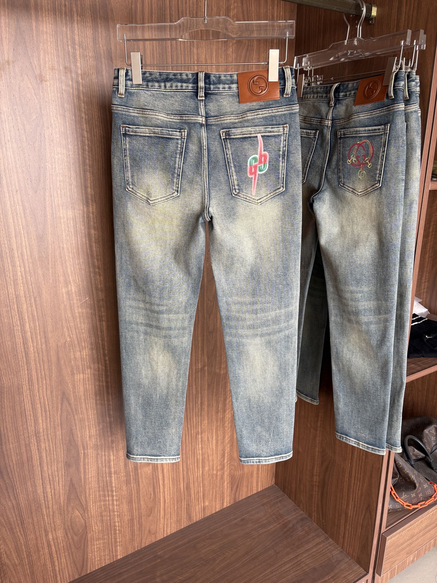 专柜🆕秋冬设计推荐 热卖牛仔裤🆕柔软亲肤面料 奢华头层牛皮腰牌 经典蓝洗水 专柜限量款 奢华感订制面料 