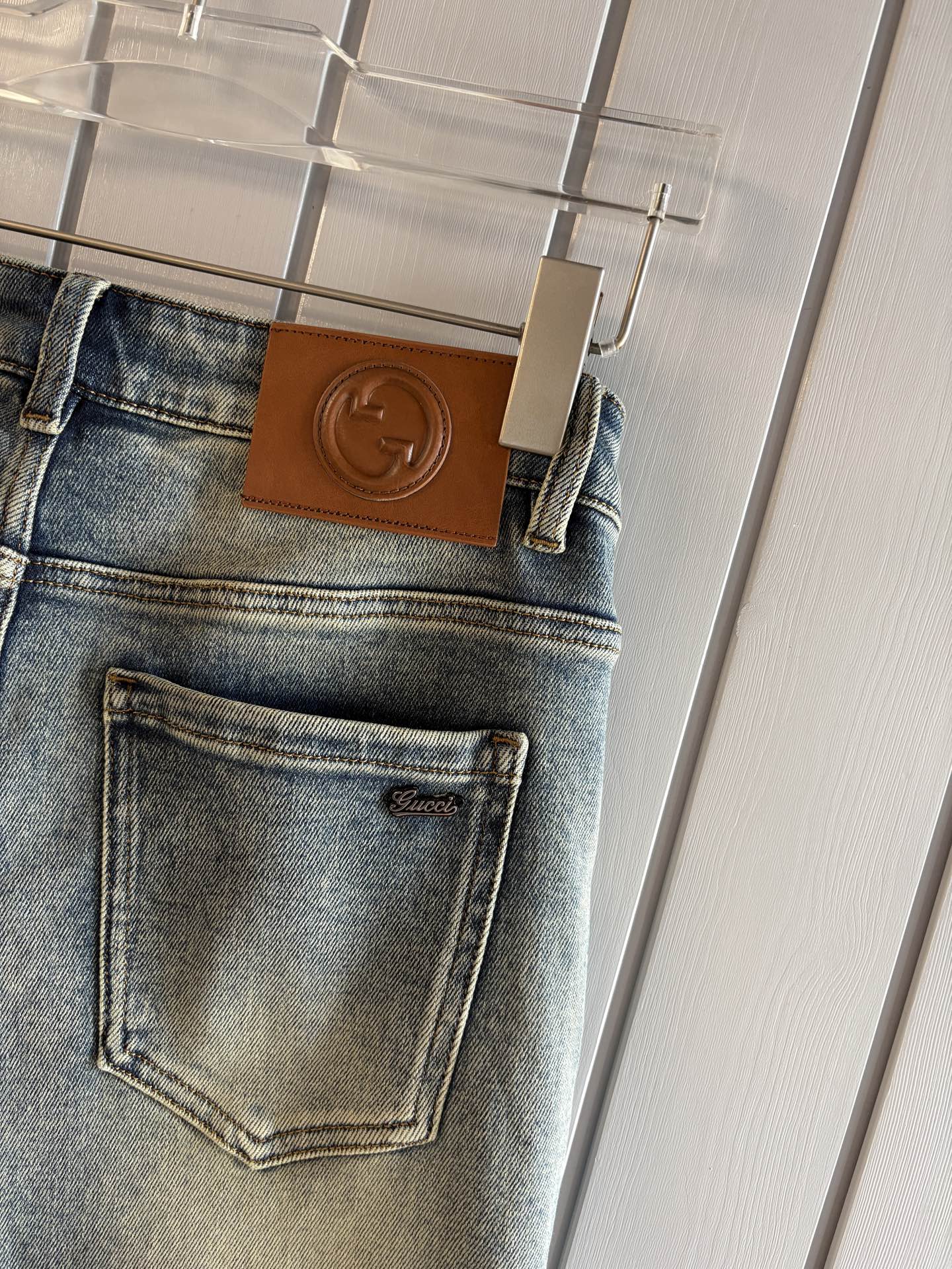 专柜🆕秋冬设计推荐 热卖牛仔裤🆕柔软亲肤面料 奢华头层牛皮腰牌 经典蓝洗水 专柜限量款 奢华感订制面料 