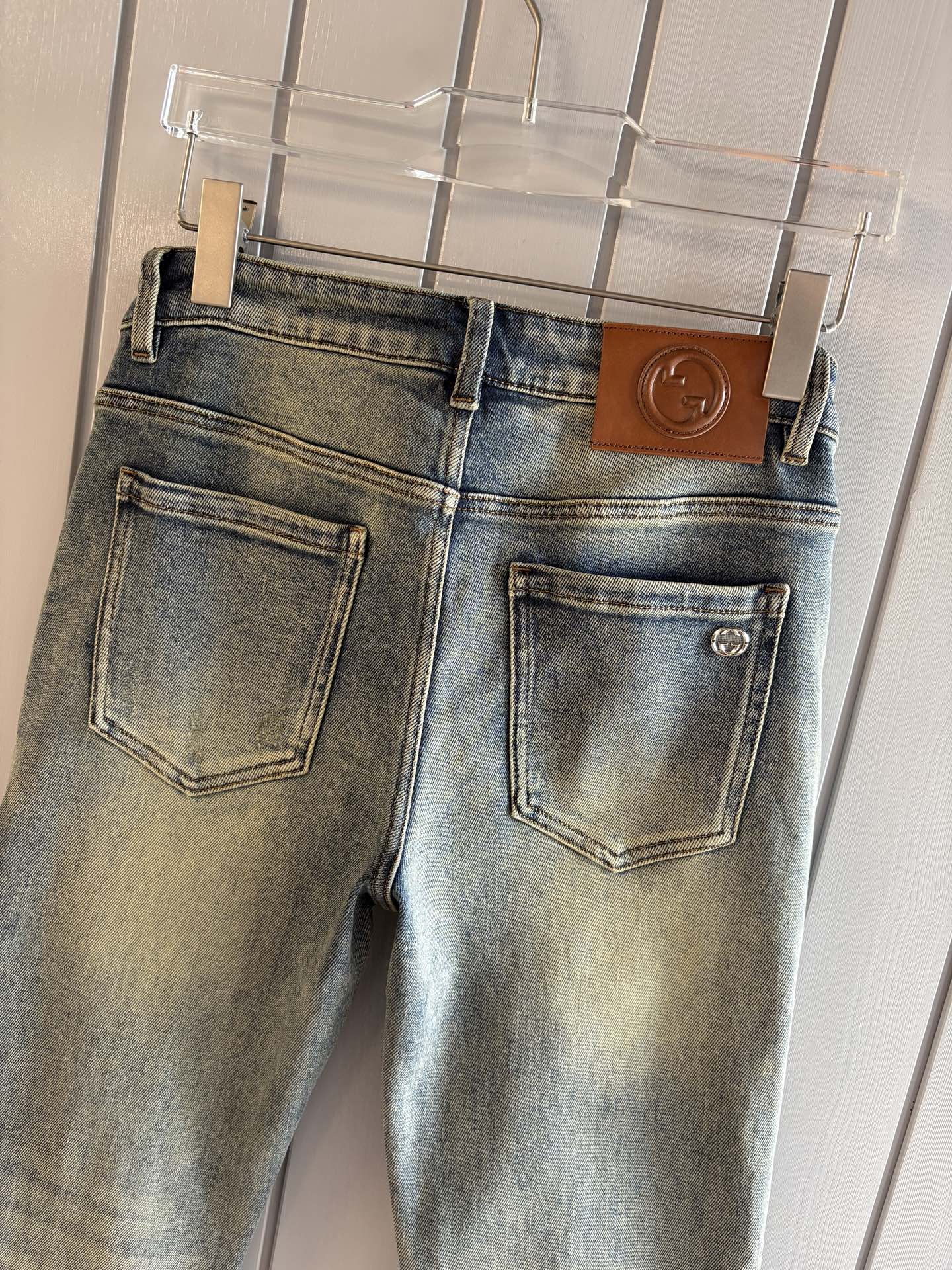 专柜🆕秋冬设计推荐 热卖牛仔裤🆕柔软亲肤面料 奢华头层牛皮腰牌 经典蓝洗水 专柜限量款 奢华感订制面料 