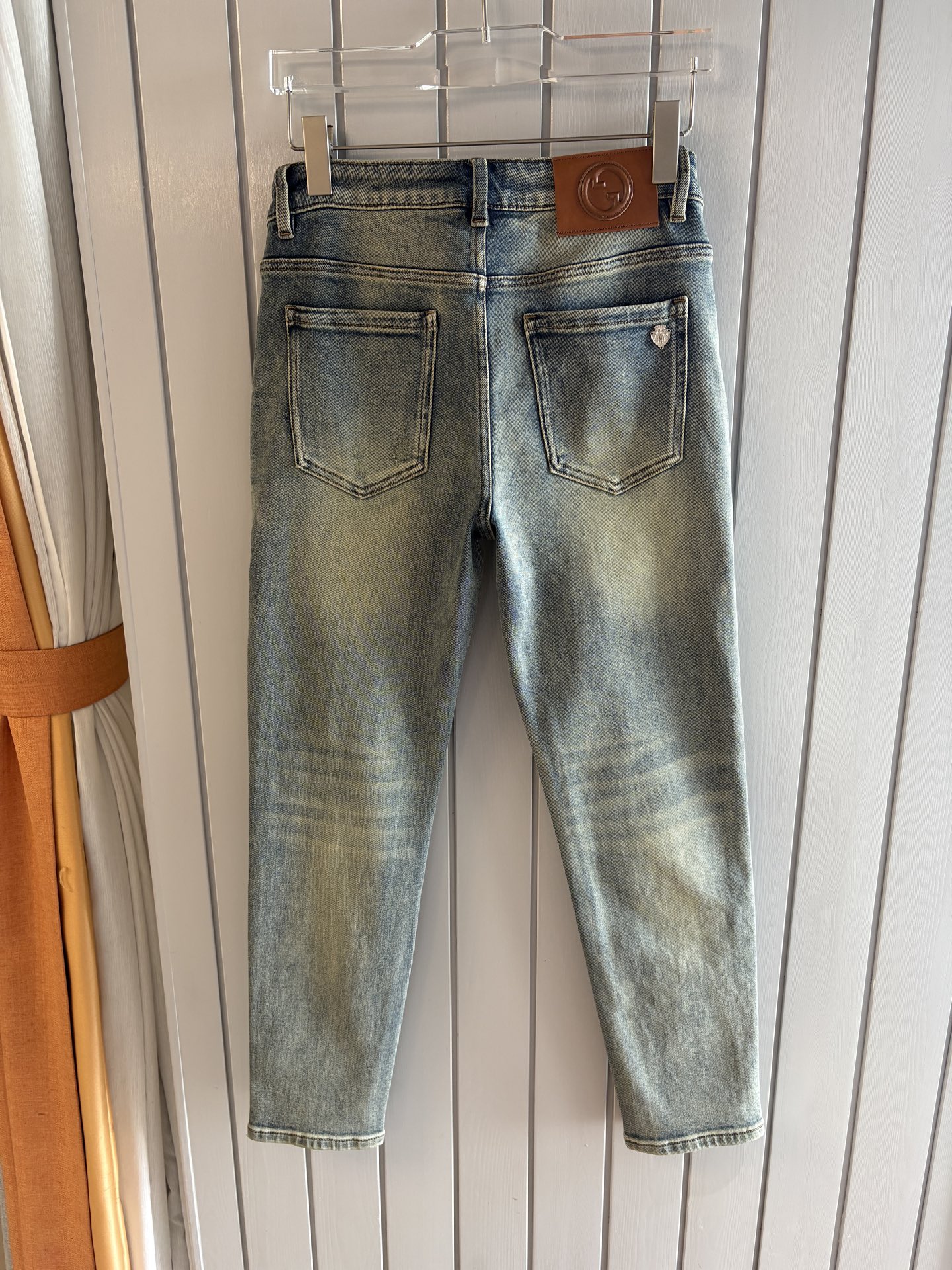 专柜🆕秋冬设计推荐 热卖牛仔裤🆕柔软亲肤面料 奢华头层牛皮腰牌 经典蓝洗水 专柜限量款 奢华感订制面料 