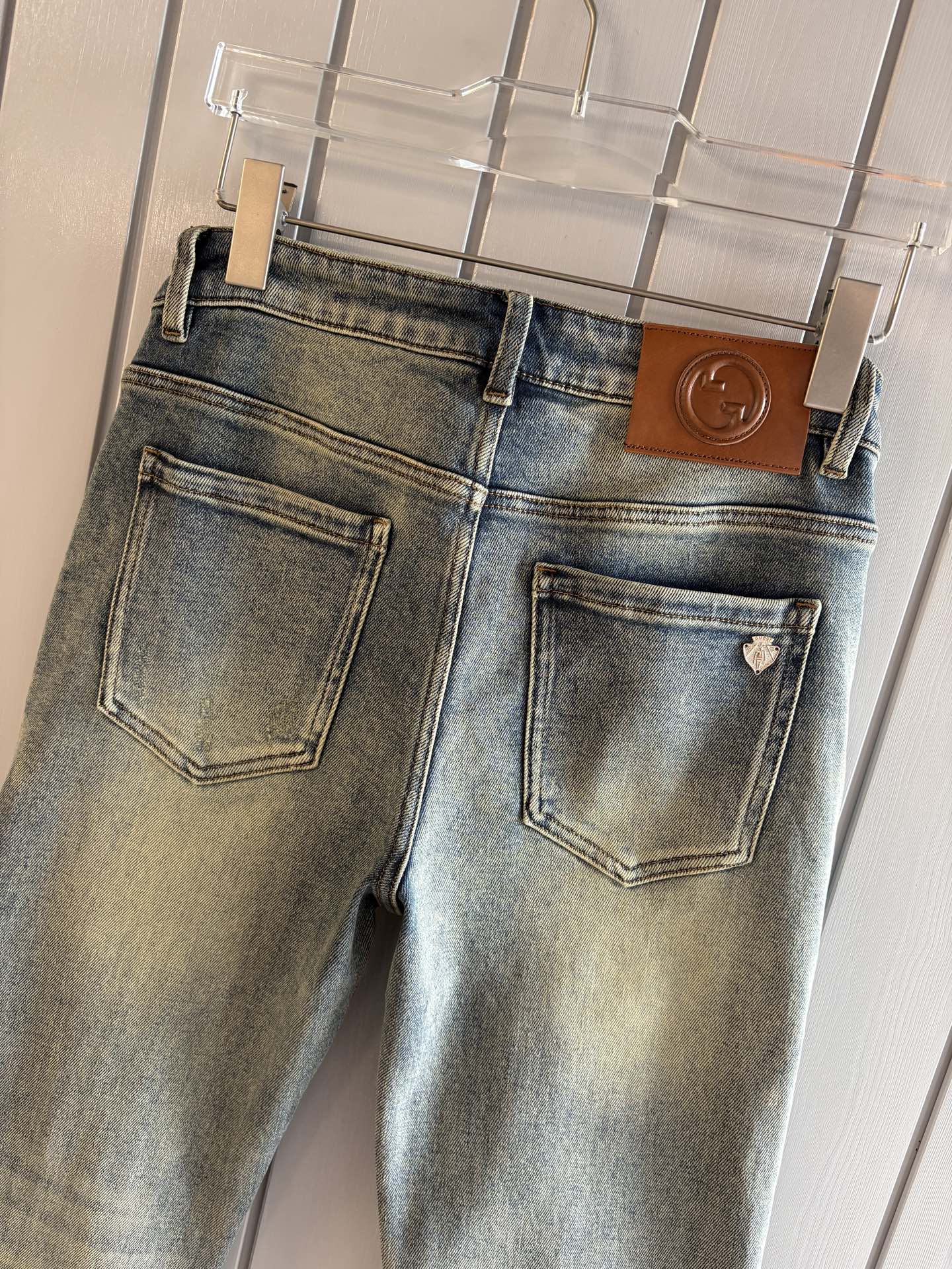 专柜🆕秋冬设计推荐 热卖牛仔裤🆕柔软亲肤面料 奢华头层牛皮腰牌 经典蓝洗水 专柜限量款 奢华感订制面料 