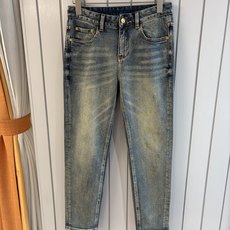 专柜🆕秋冬设计推荐 热卖牛仔裤🆕柔软亲肤面料 奢华头层牛皮腰牌 经典蓝洗水 专柜限量款 奢华感订制面料 专柜🆕秋冬设计推荐 热卖牛仔裤🆕柔软亲肤面料 奢华头层牛皮腰牌 经典蓝洗水 专柜限量款 奢华感订制面料