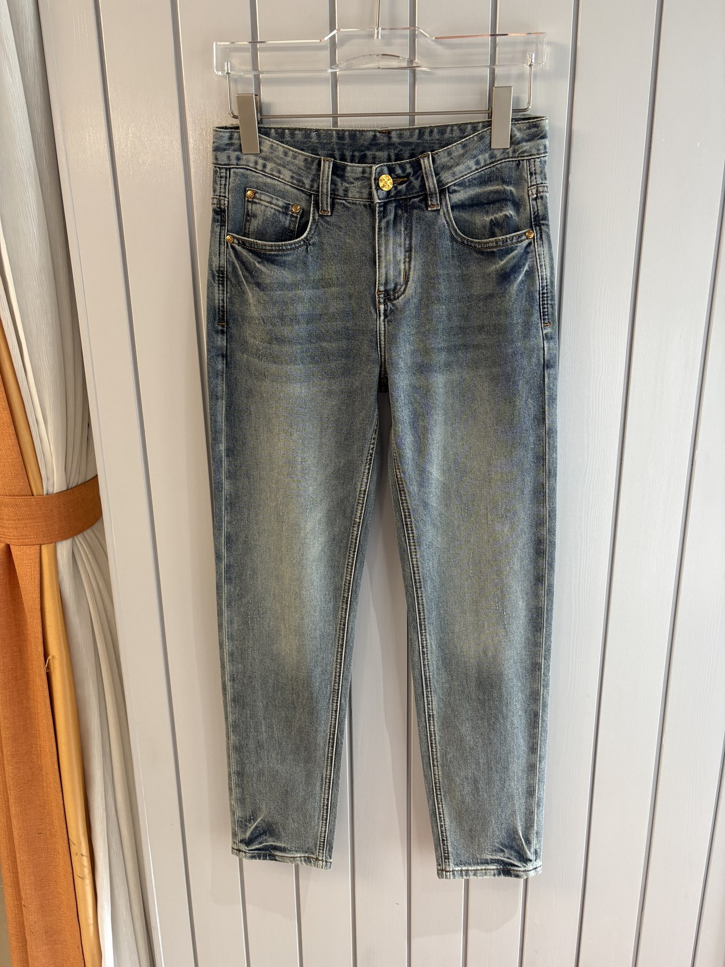 专柜🆕2026春夏设计推荐 热卖牛仔裤🆕柔软亲肤面料 奢华头层牛皮腰牌 经典蓝洗水 专柜限量款 奢华感订