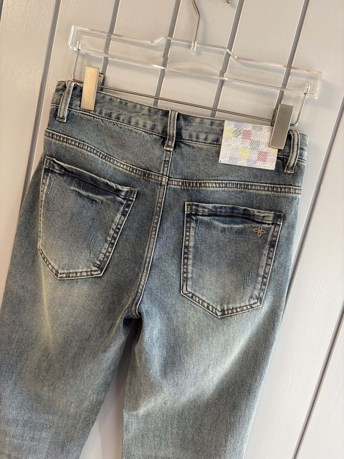 专柜🆕2026春夏设计推荐 热卖牛仔裤🆕柔软亲肤面料 奢华头层牛皮腰牌 经典蓝洗水 专柜限量款 奢华感订