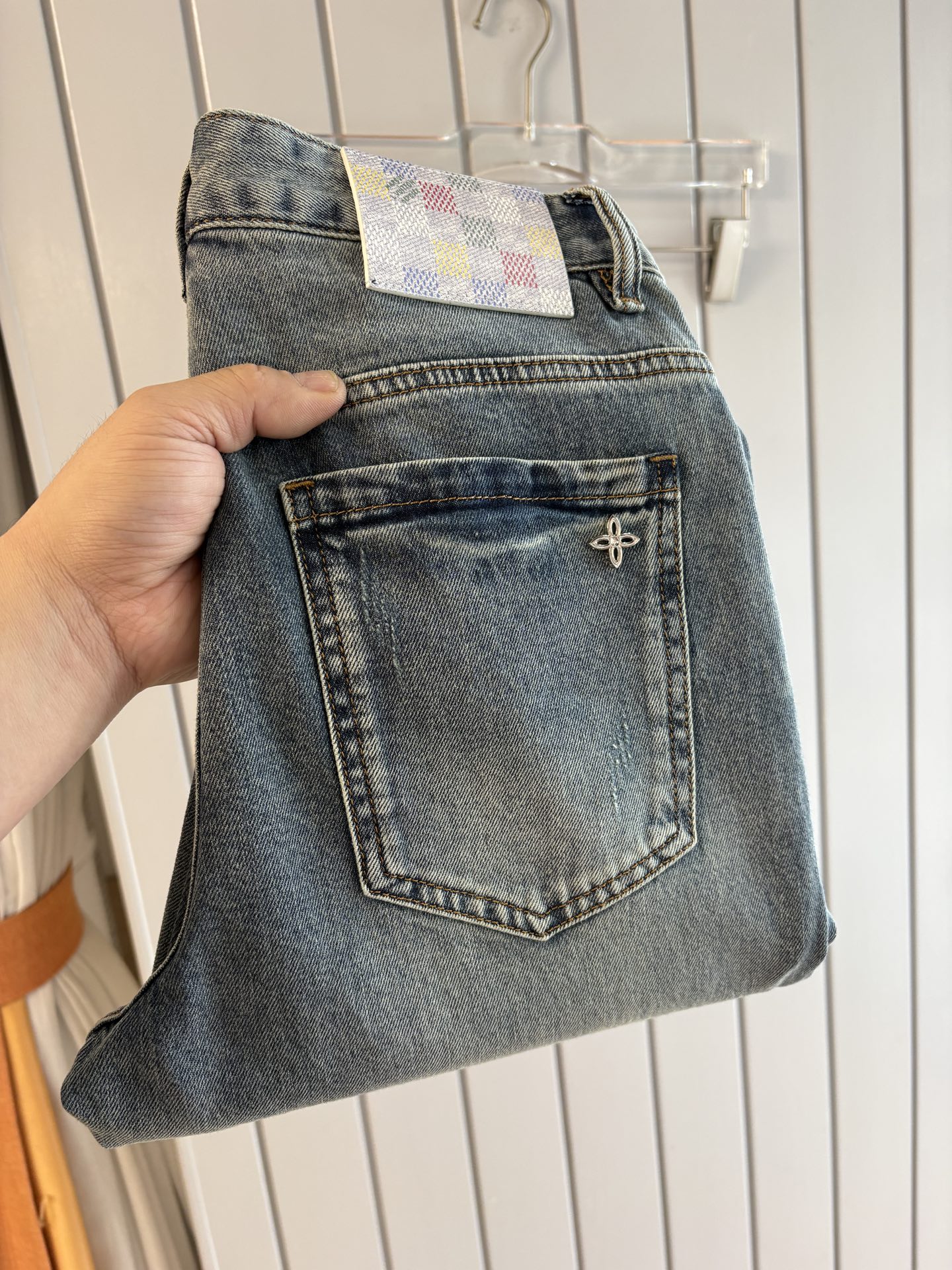 专柜🆕2026春夏设计推荐 热卖牛仔裤🆕柔软亲肤面料 奢华头层牛皮腰牌 经典蓝洗水 专柜限量款 奢华感订