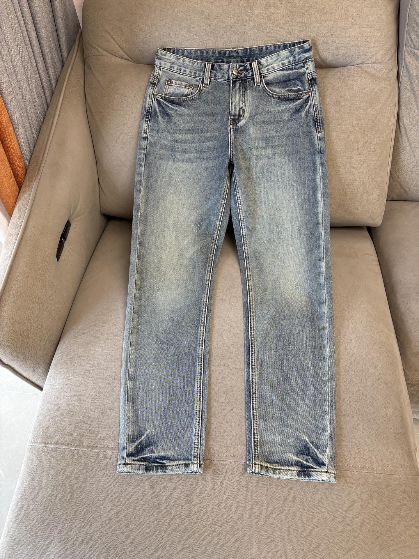 专柜🆕2026春夏设计推荐 热卖牛仔裤🆕柔软亲肤面料 奢华头层牛皮腰牌 经典蓝洗水 专柜限量款 奢华感订