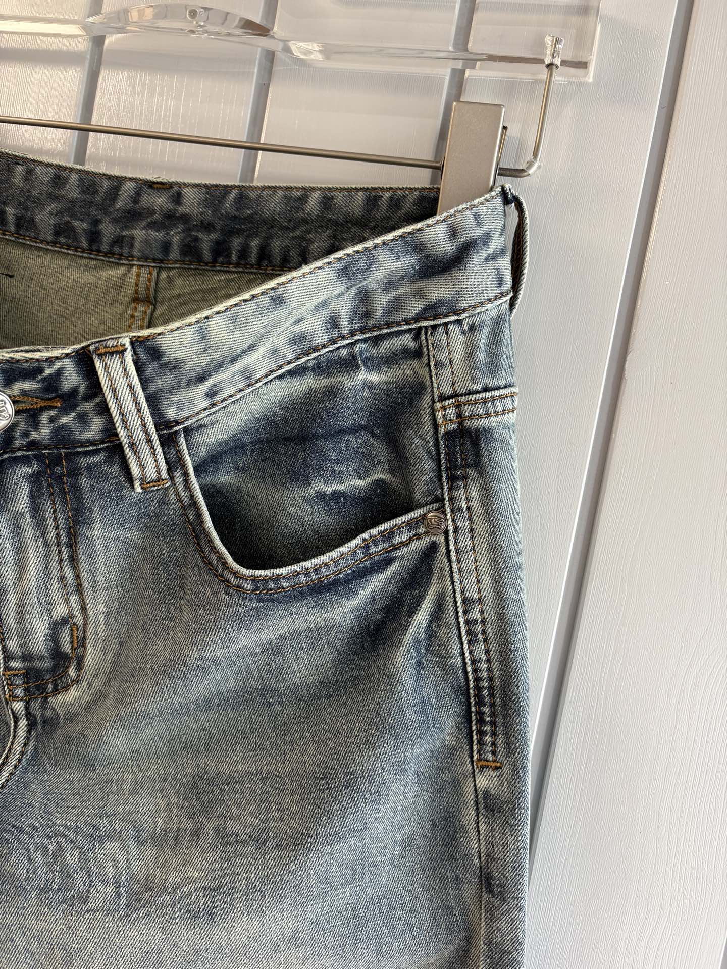 专柜🆕2026春夏设计推荐 热卖牛仔裤🆕柔软亲肤面料 奢华头层牛皮腰牌 经典蓝洗水 专柜限量款 奢华感订